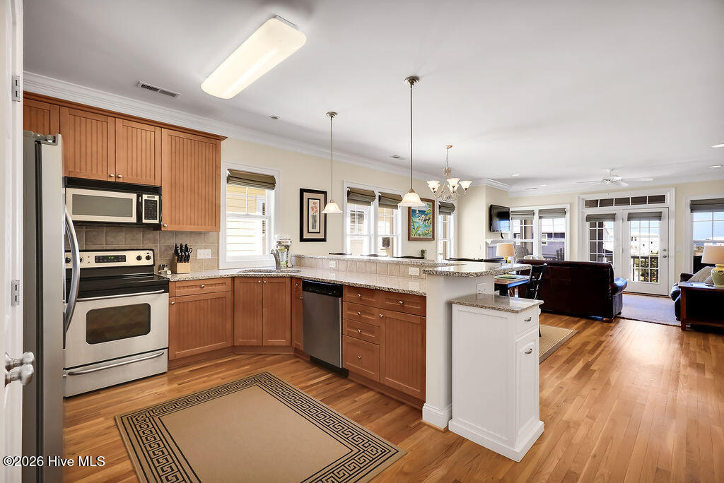 100564963 | Photo 36