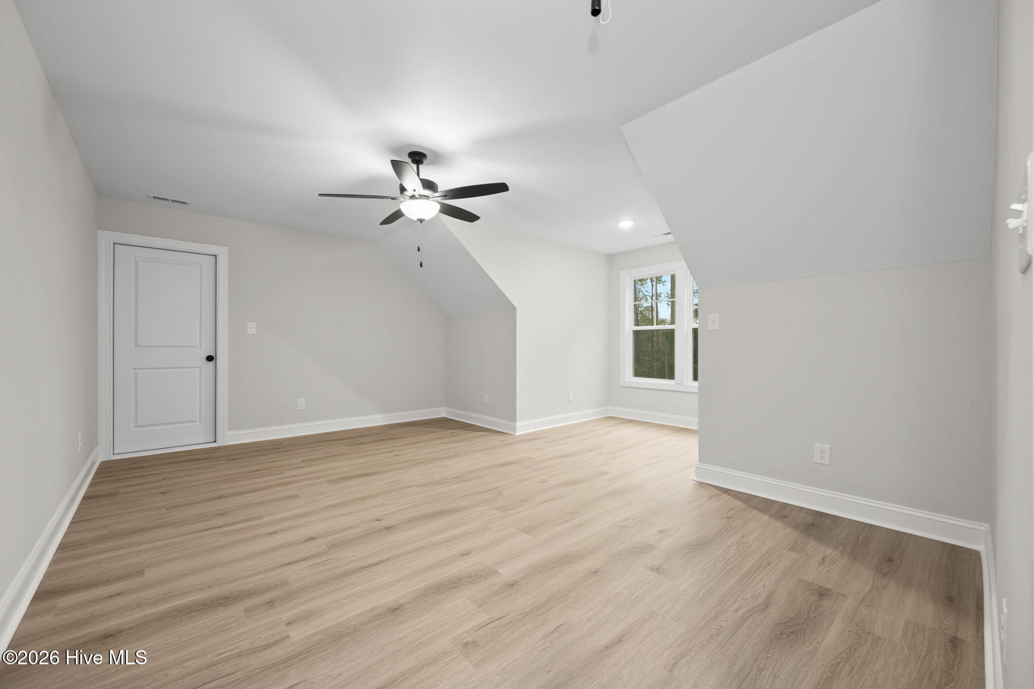 100516022 | Photo 56