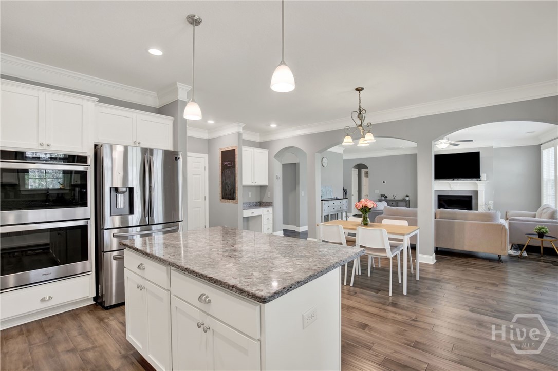 Kitchen – Alternate View