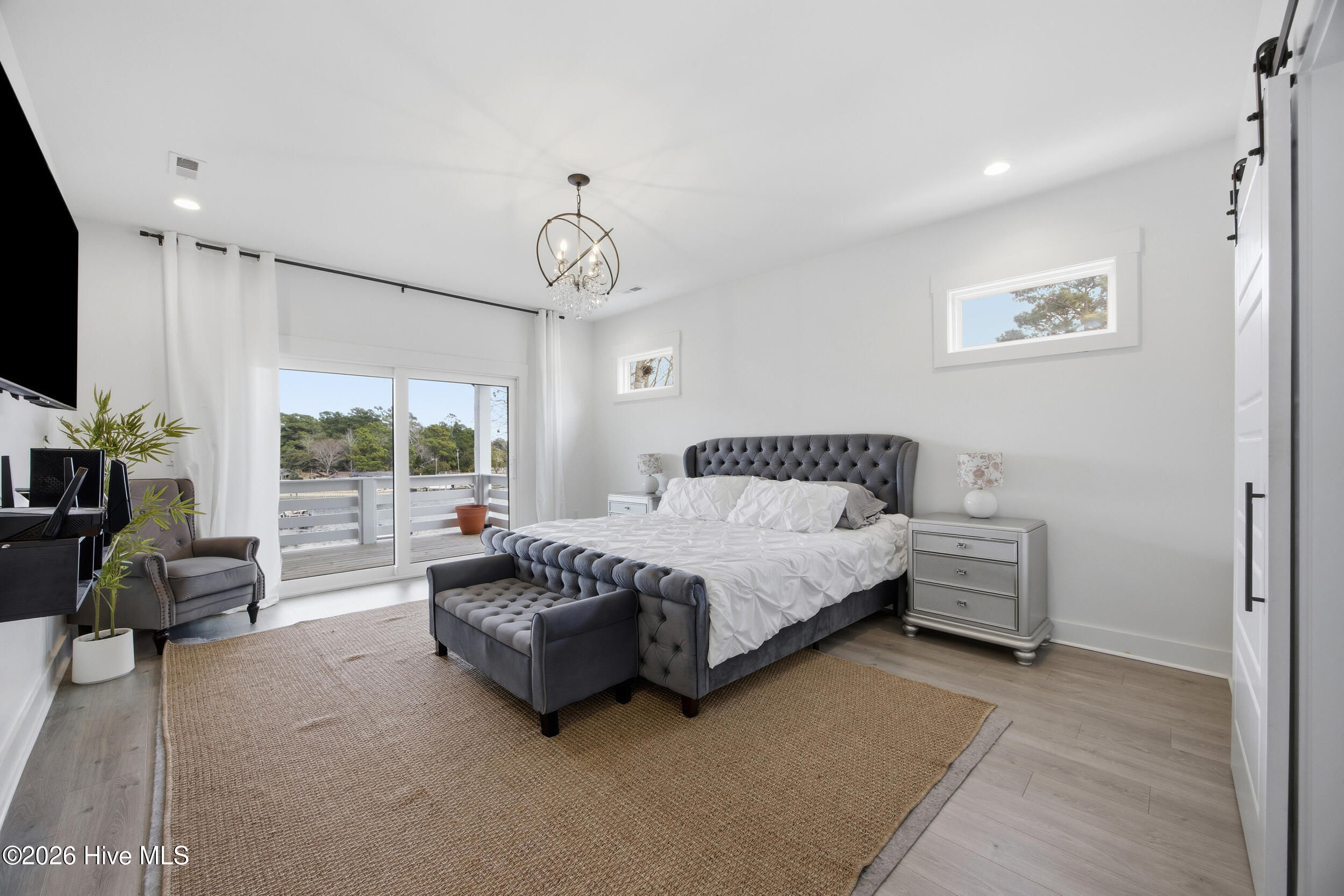 100558595 | Photo 26