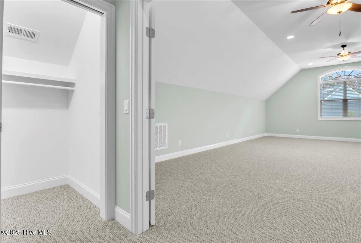 100540967 | Photo 53