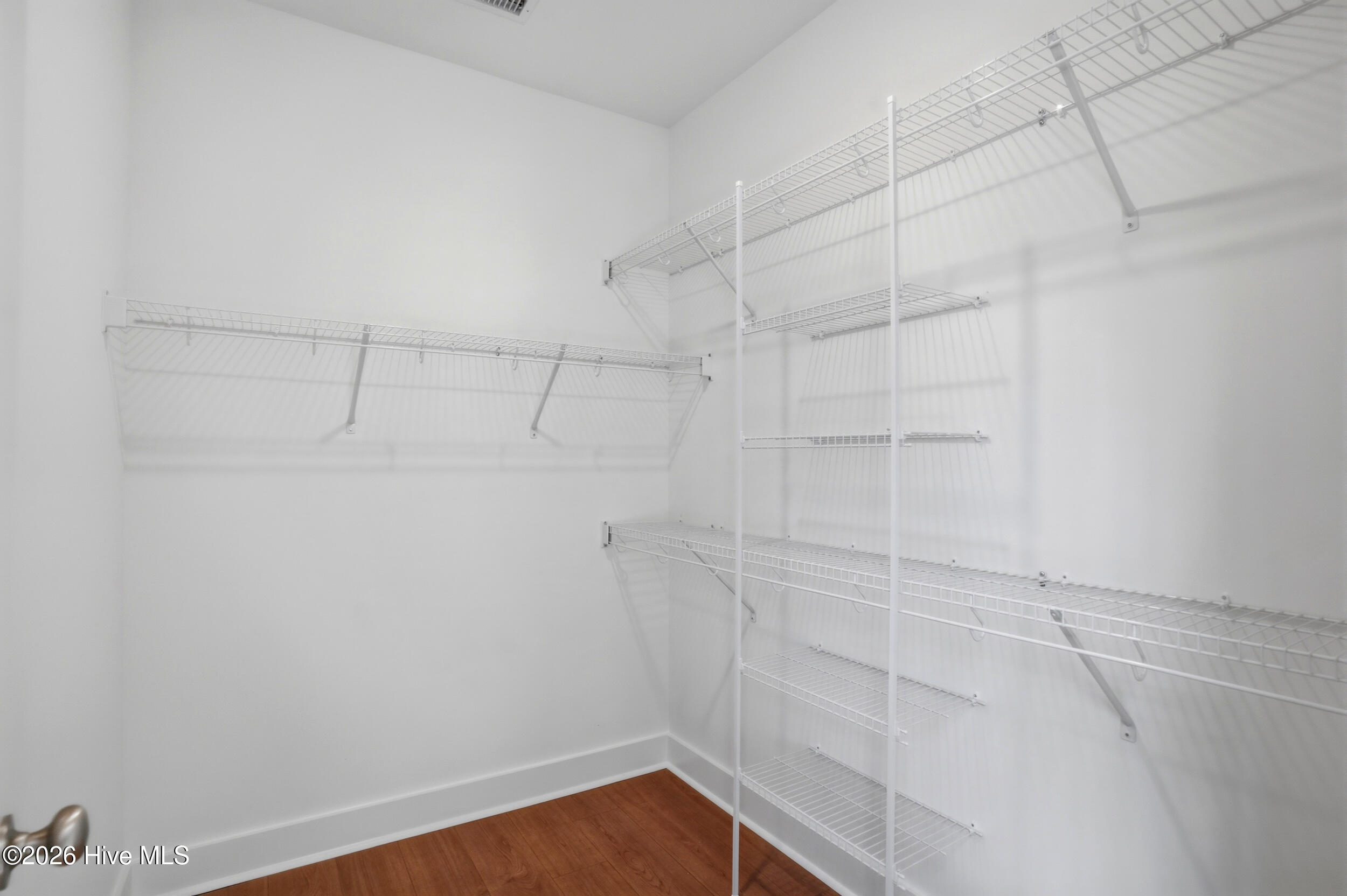 100556928 | Photo 28