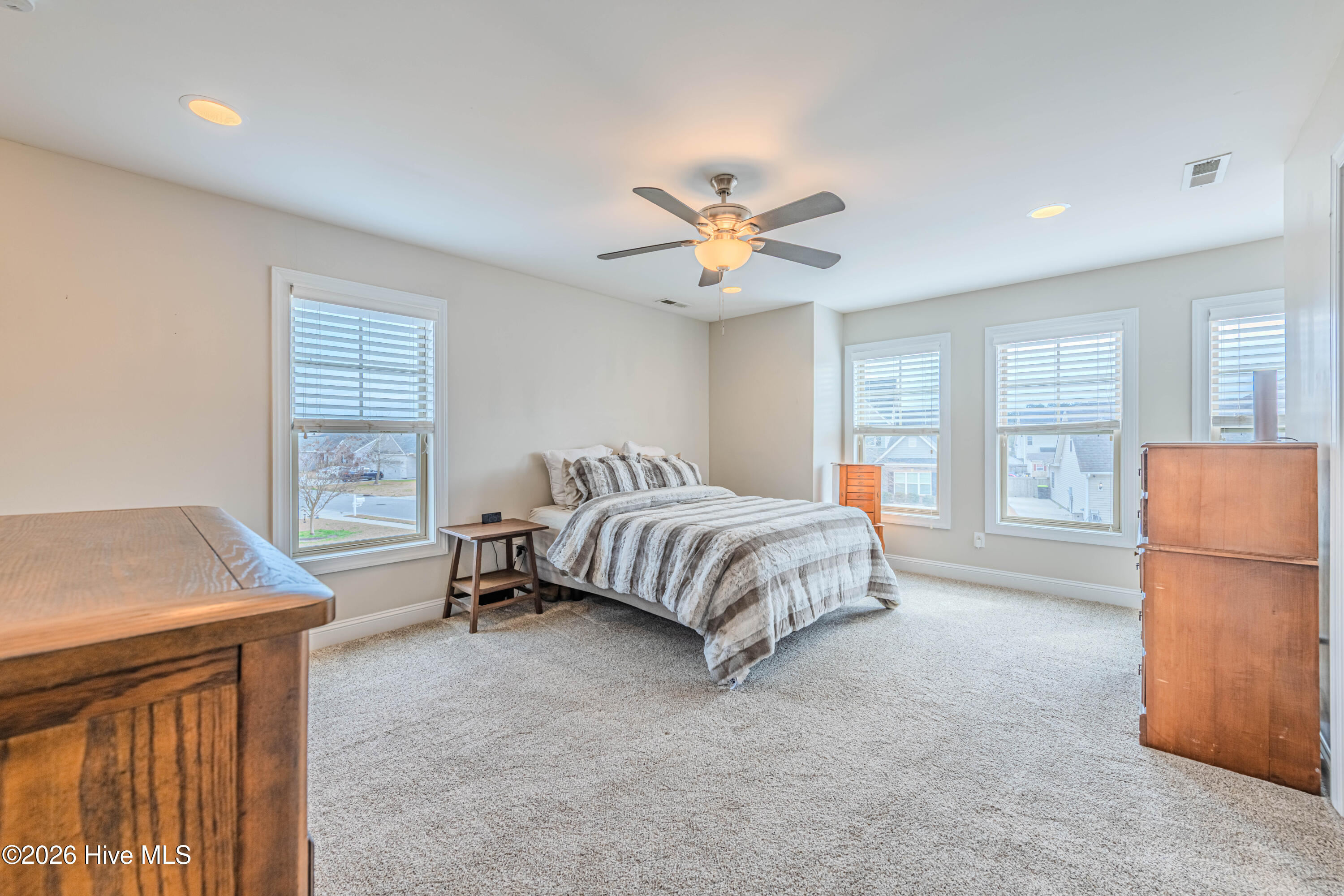 100555095 | Photo 33