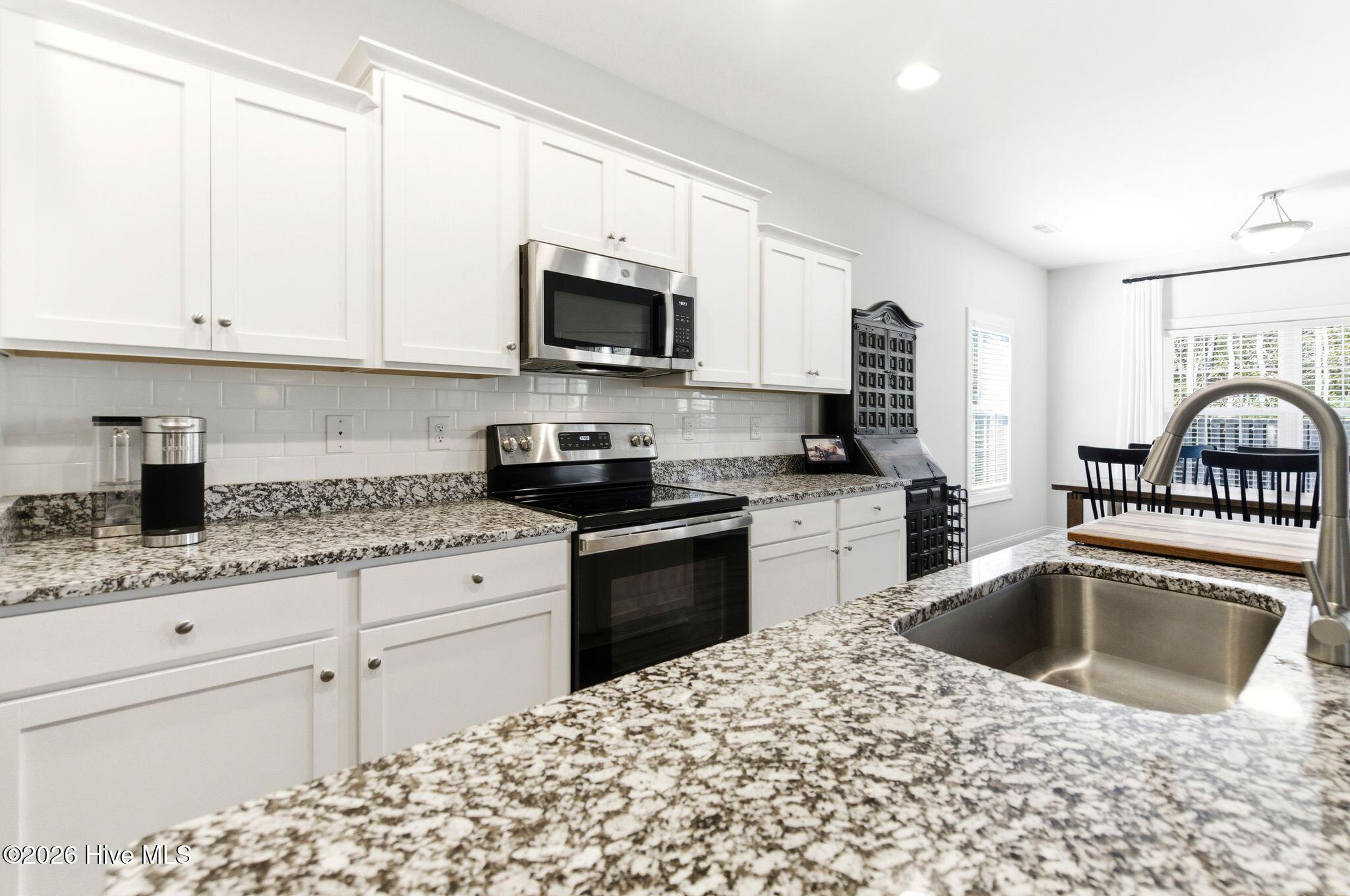 100563255 | Photo 16