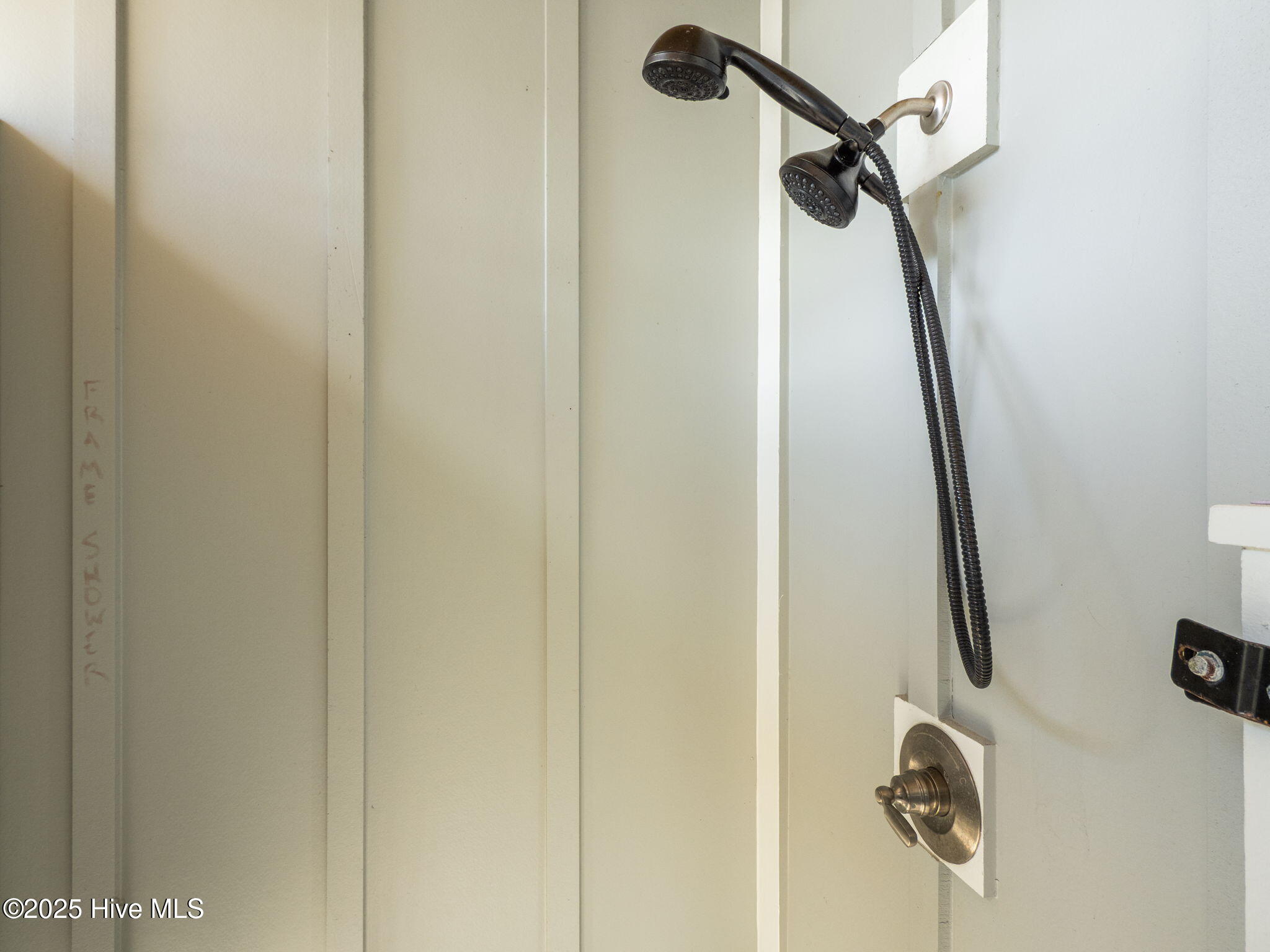 100535582 | Photo 16