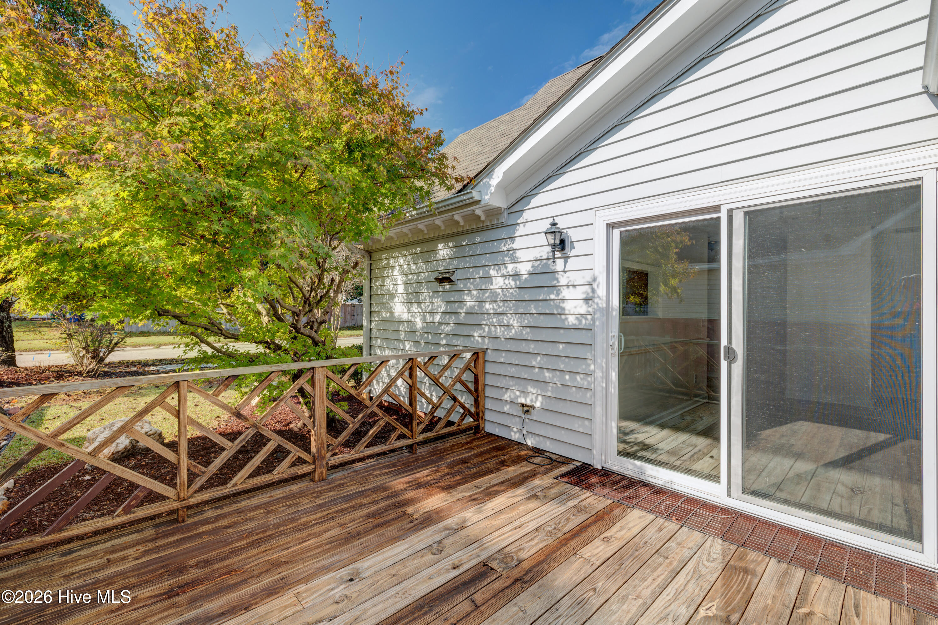 100562738 | Photo 11