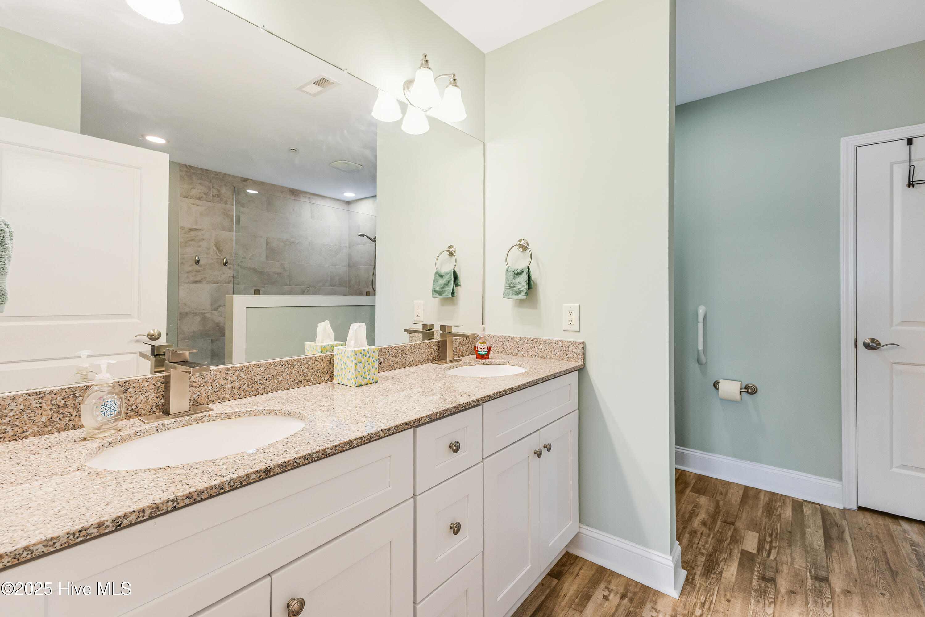 100558895 | Photo 28