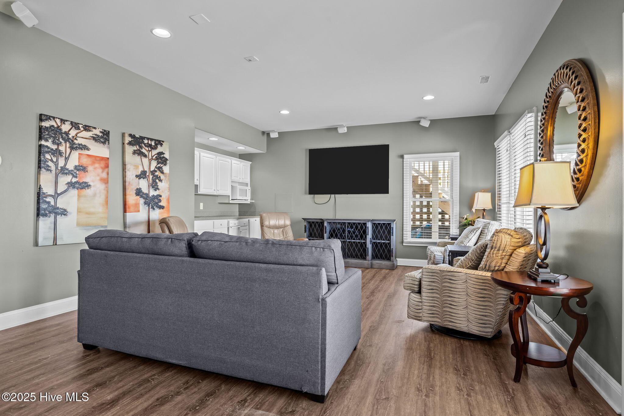 100531383 | Photo 54