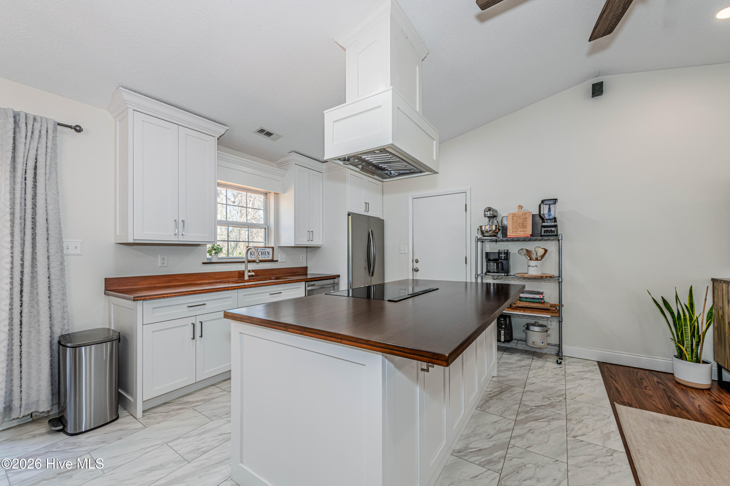 100564633 | Photo 26