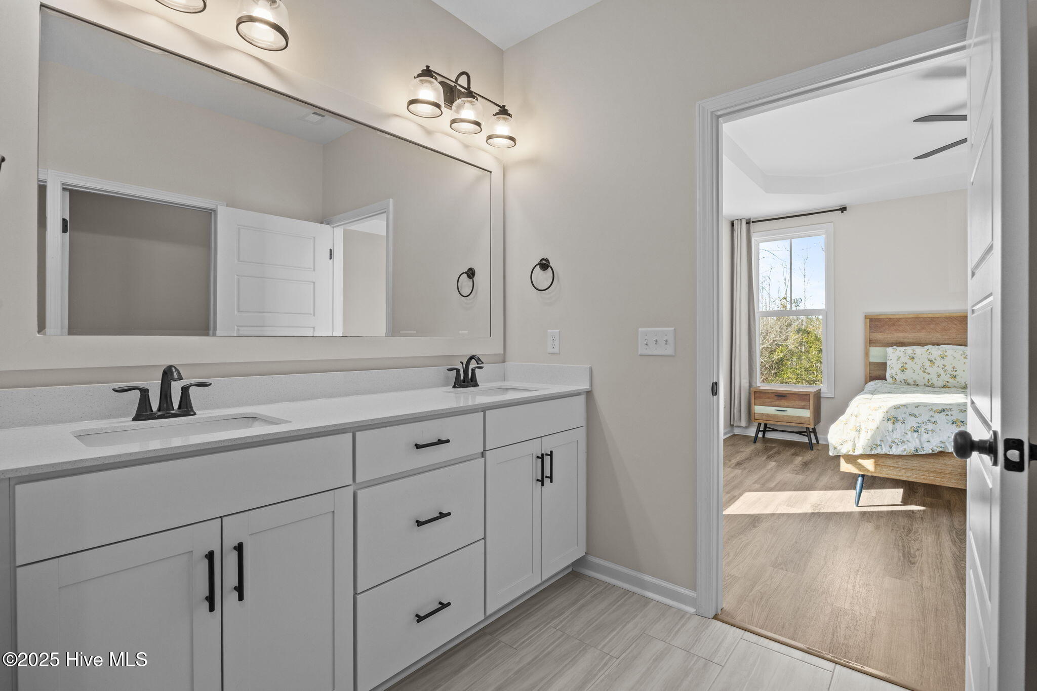 100545459 | Photo 19