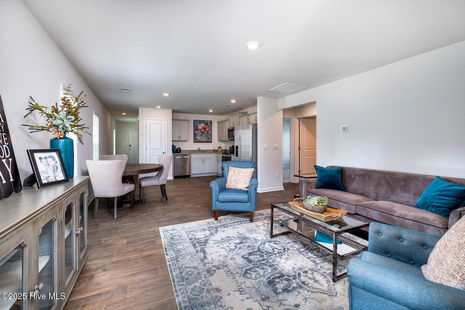 100561789 | Photo 10