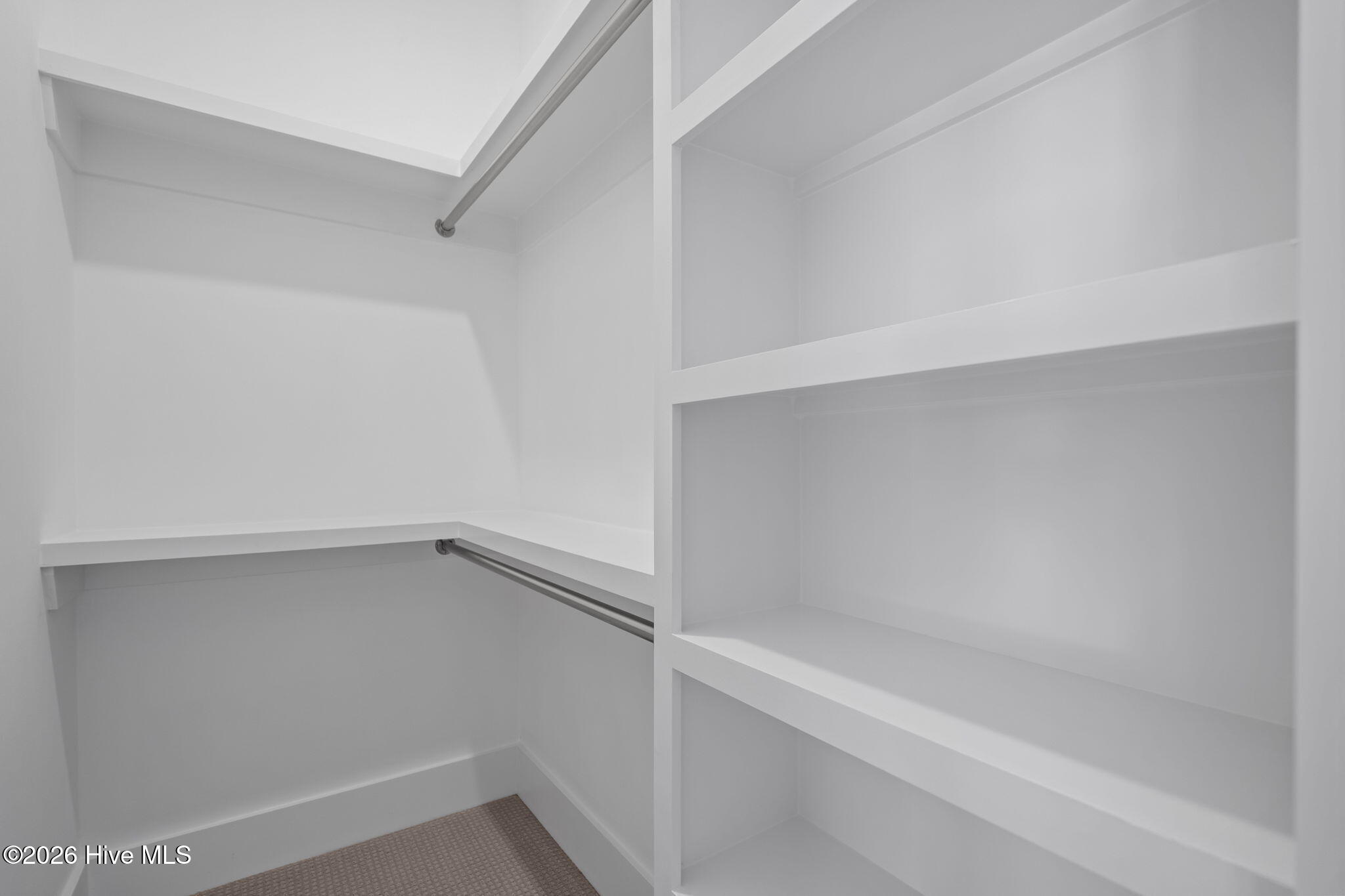 100564370 | Photo 37