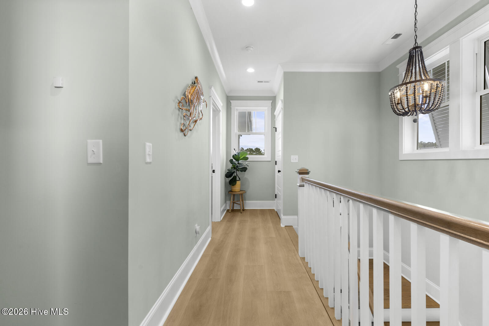 100557738 | Photo 32