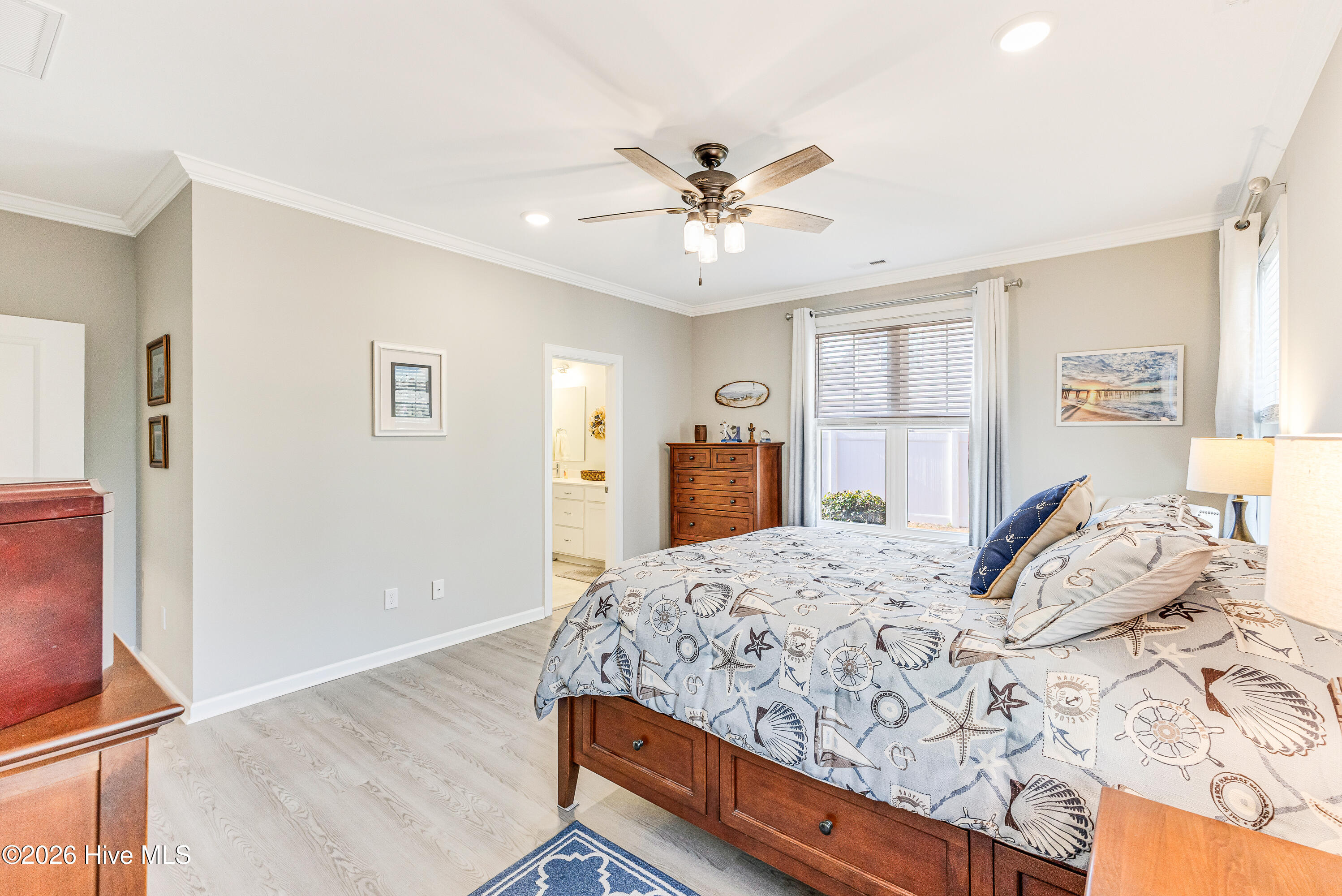 100561290 | Photo 21