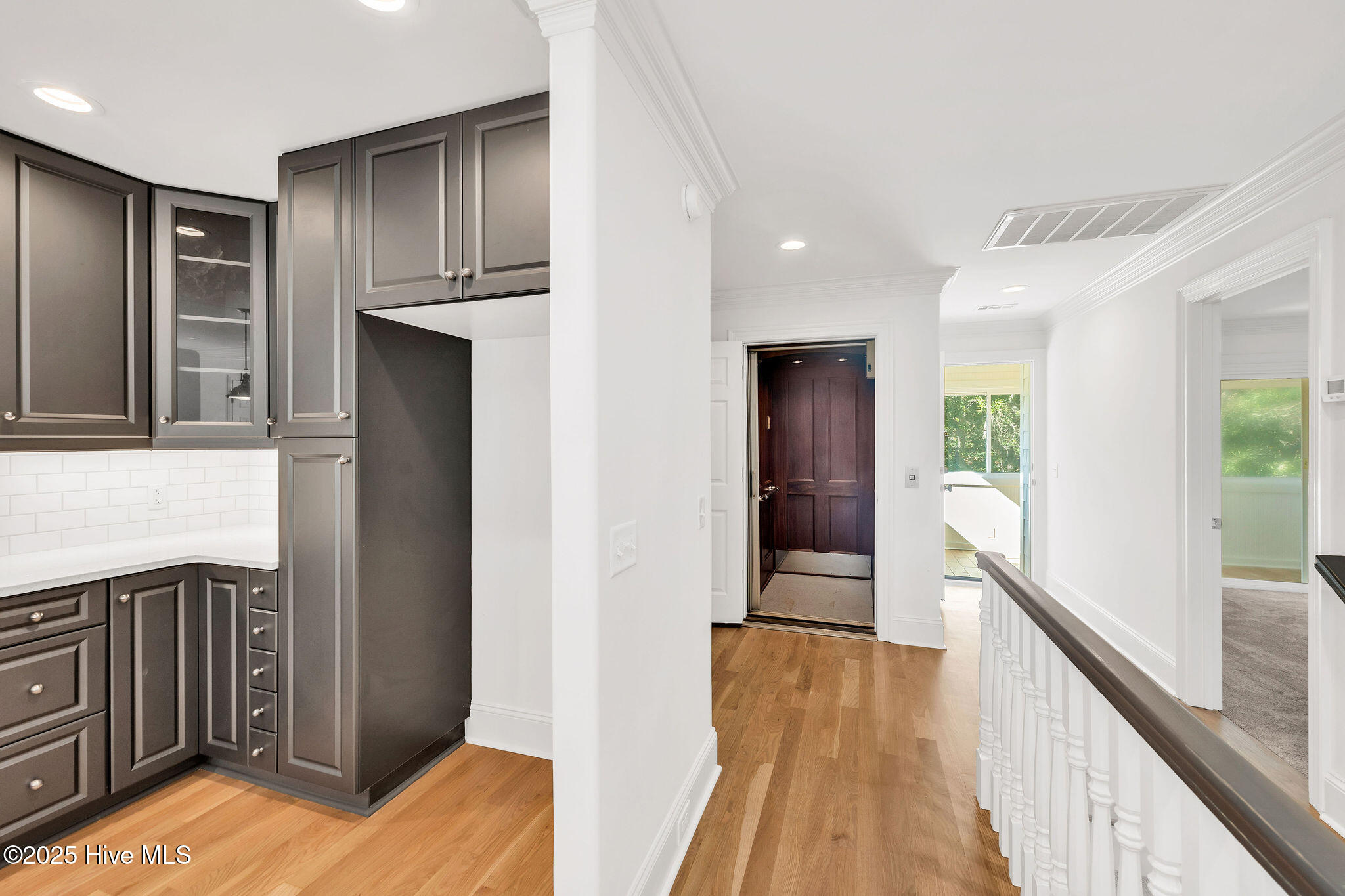 100540097 | Photo 12