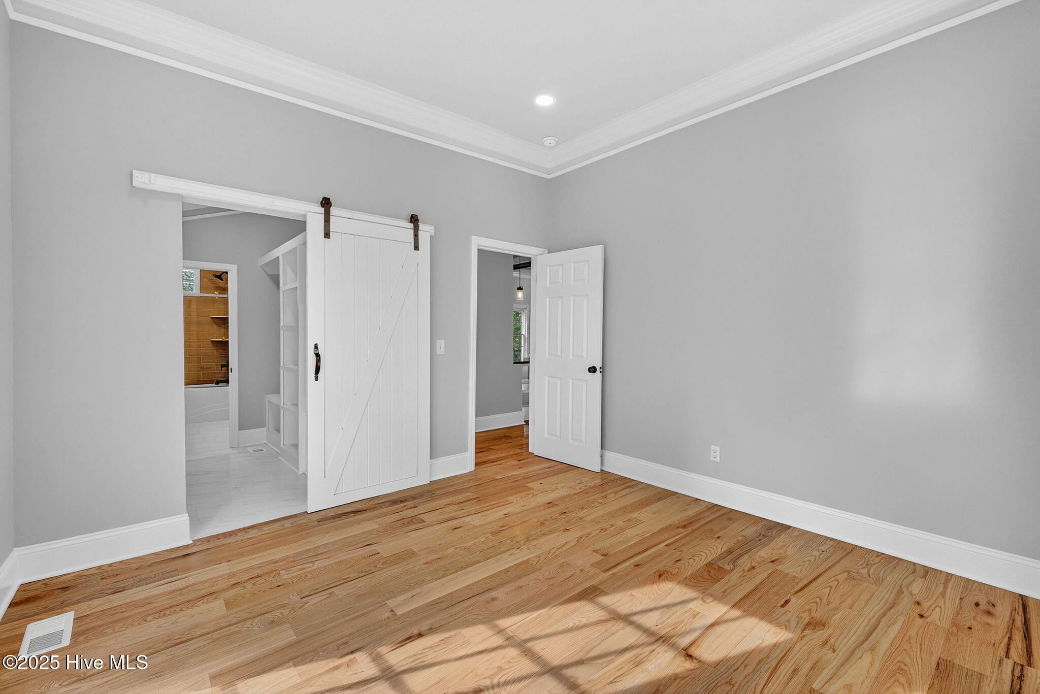 100537754 | Photo 29