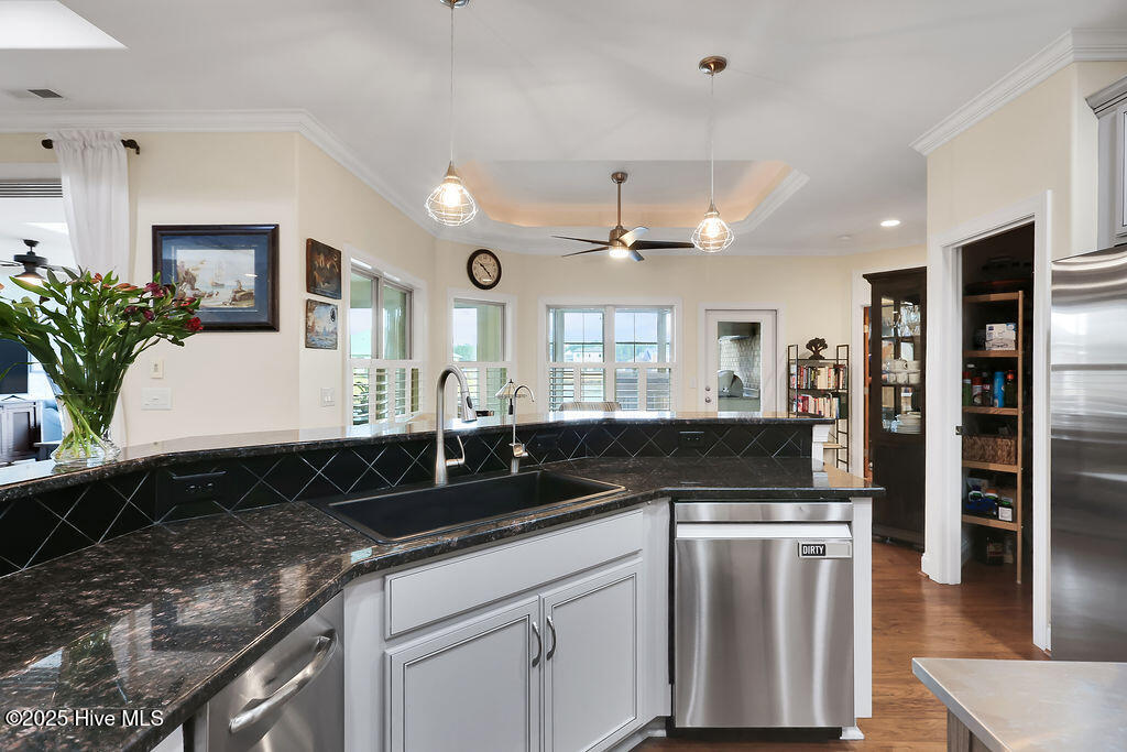 100544404 | Photo 14