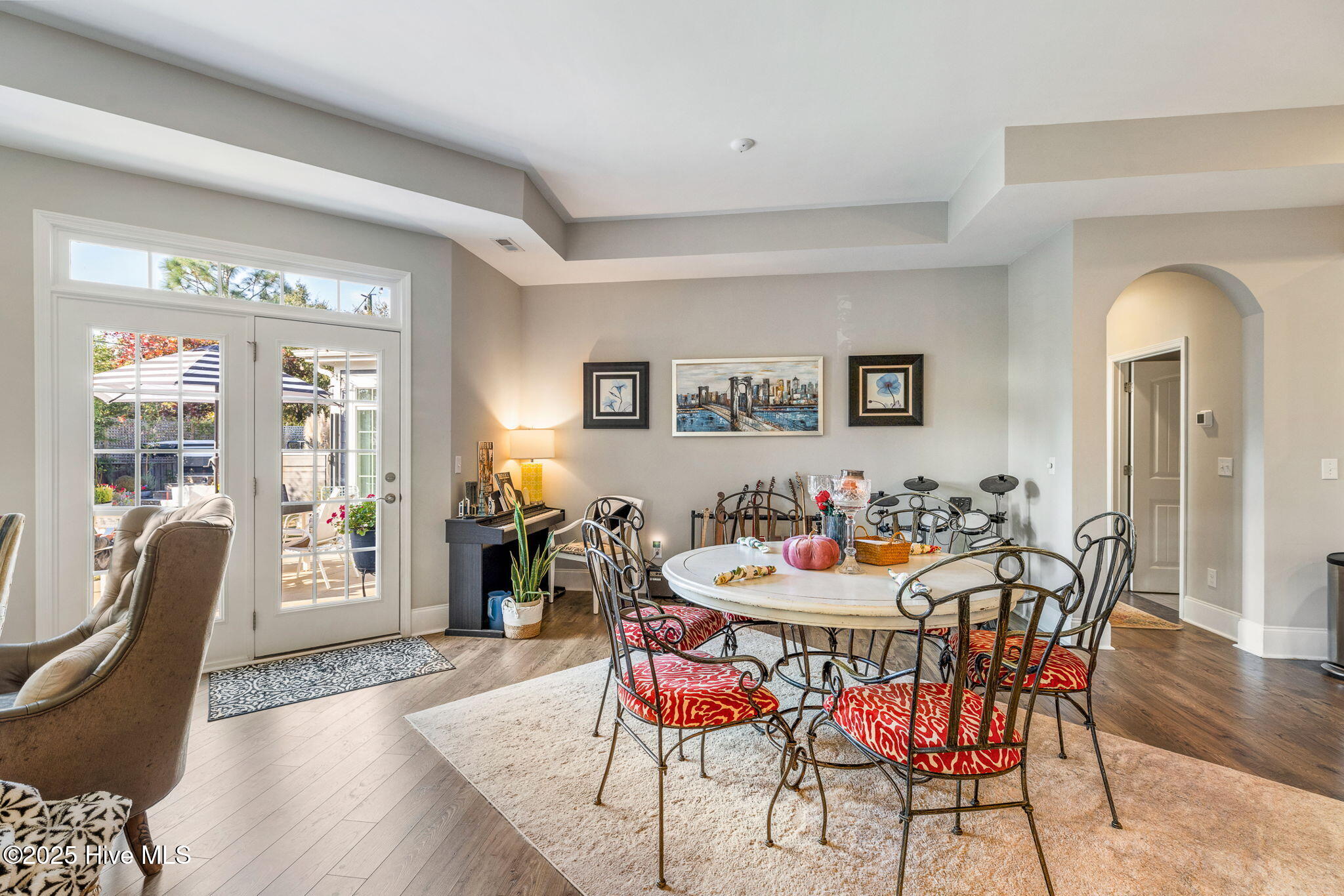 100542385 | Photo 15