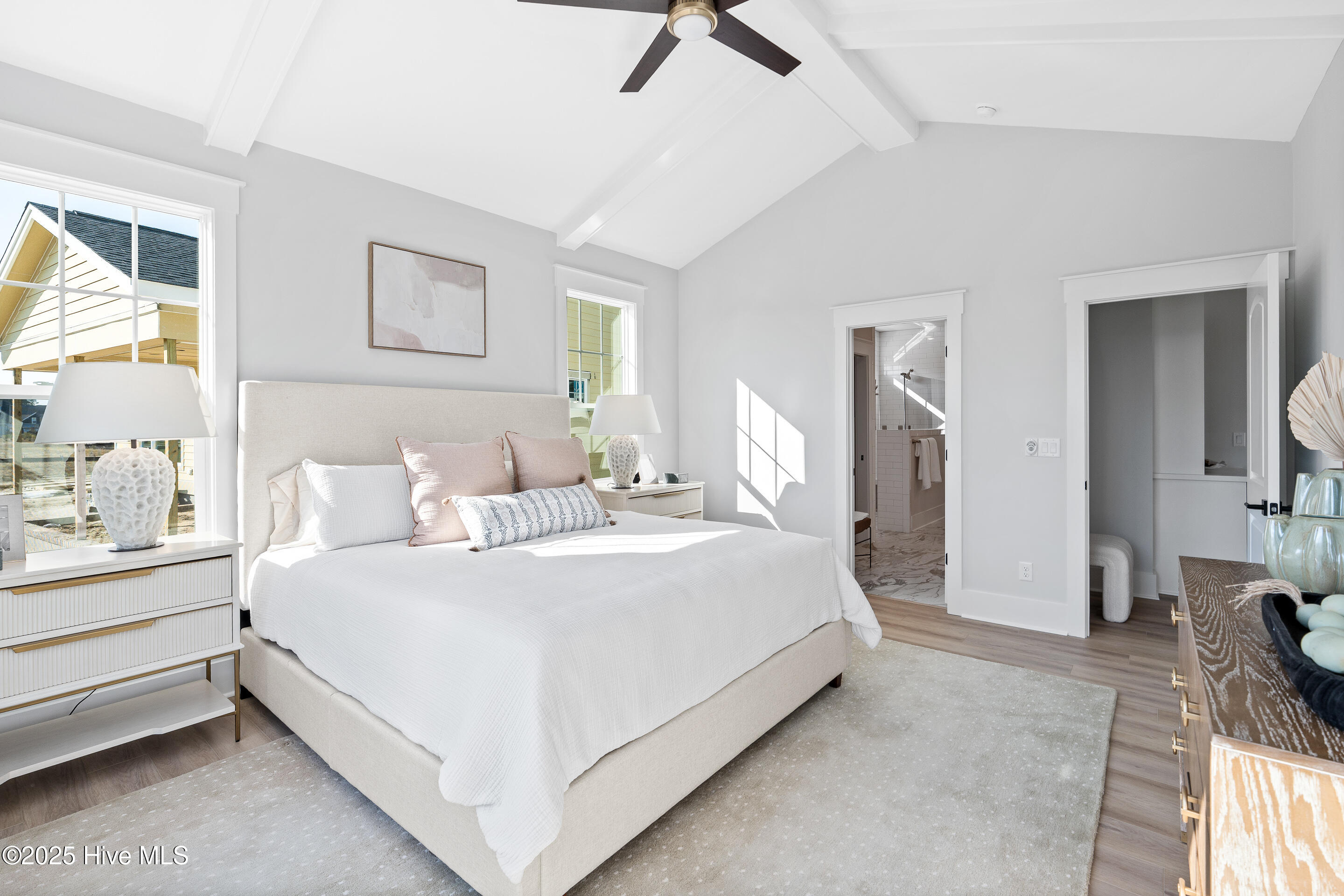 100531959 | Photo 40