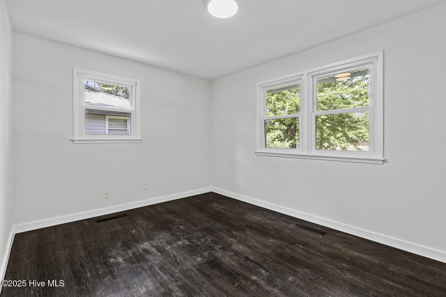 100533328 | Photo 25