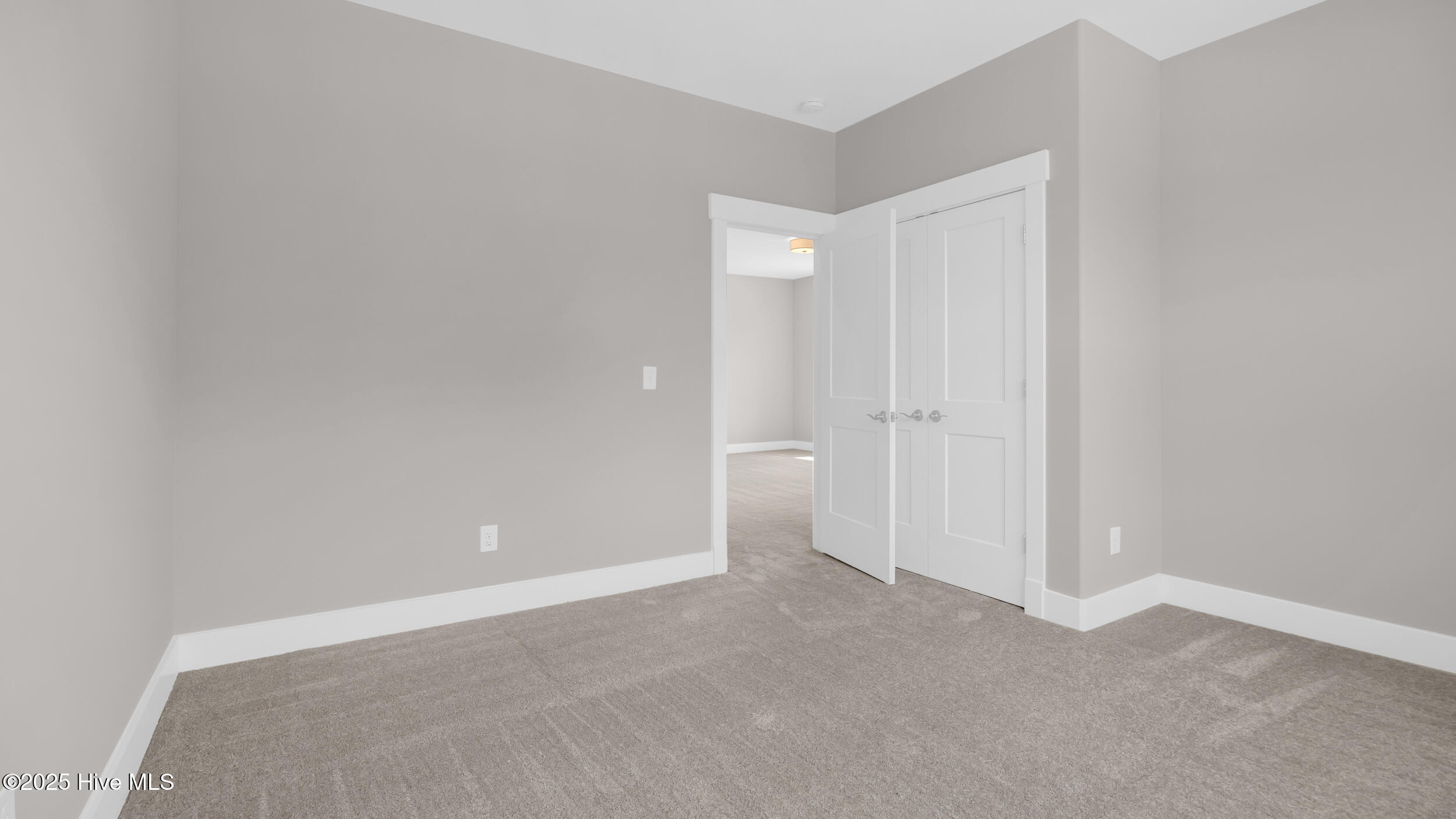 100525614 | Photo 23