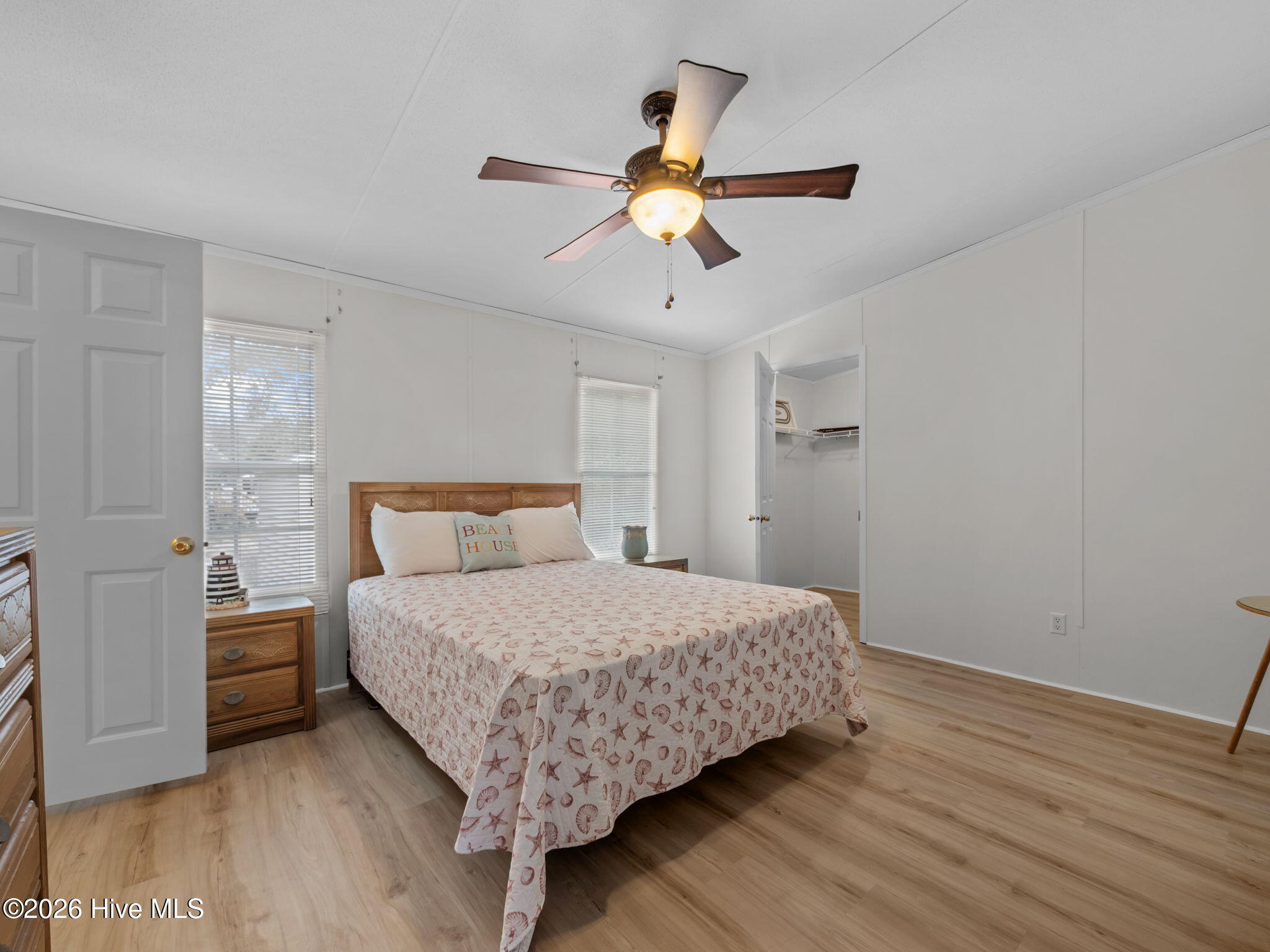 100548525 | Photo 14