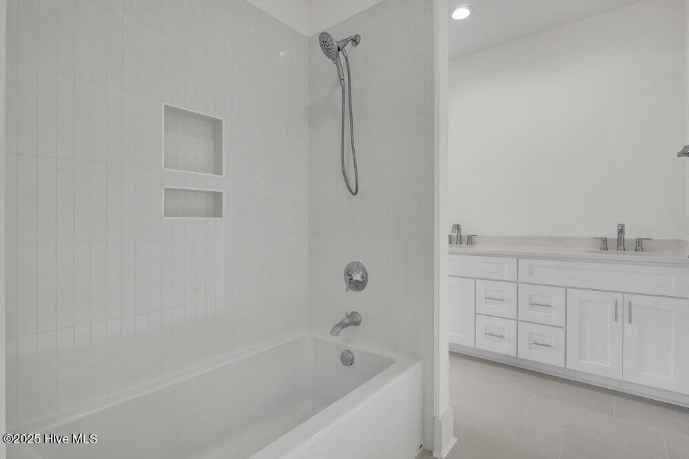 100509390 | Photo 36