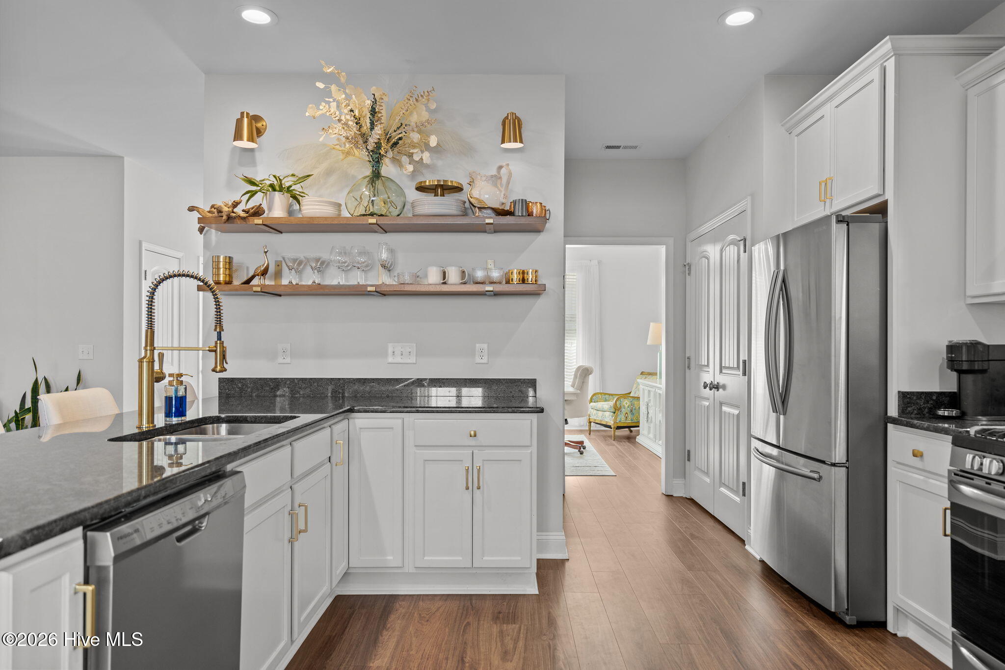 100551440 | Photo 11