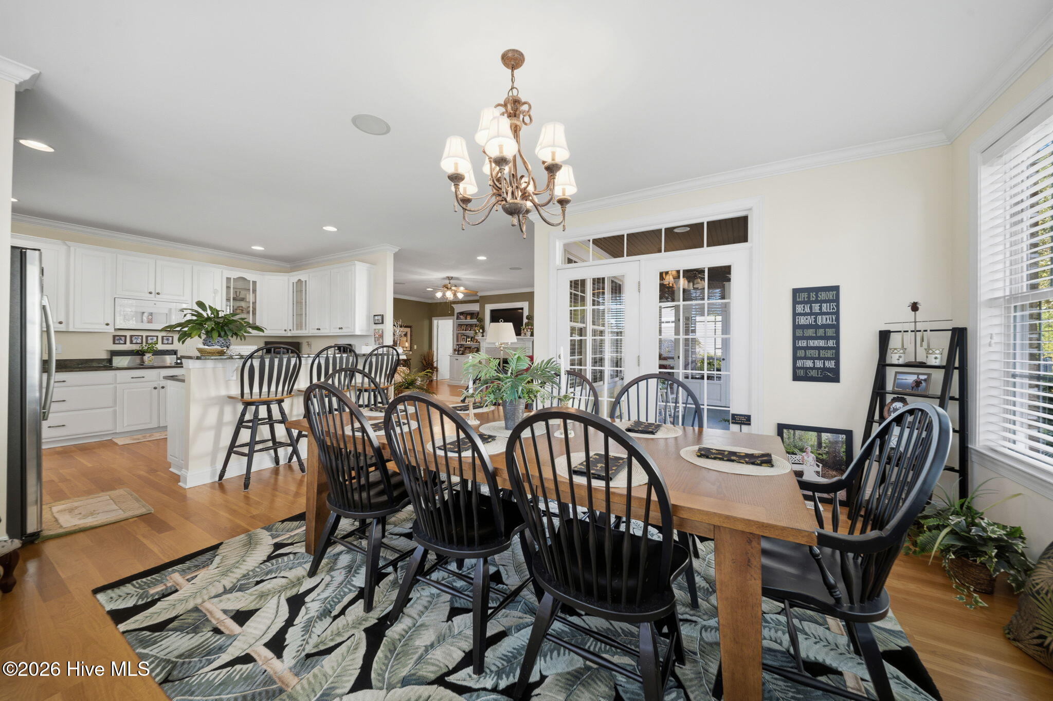 100570394 | Photo 36