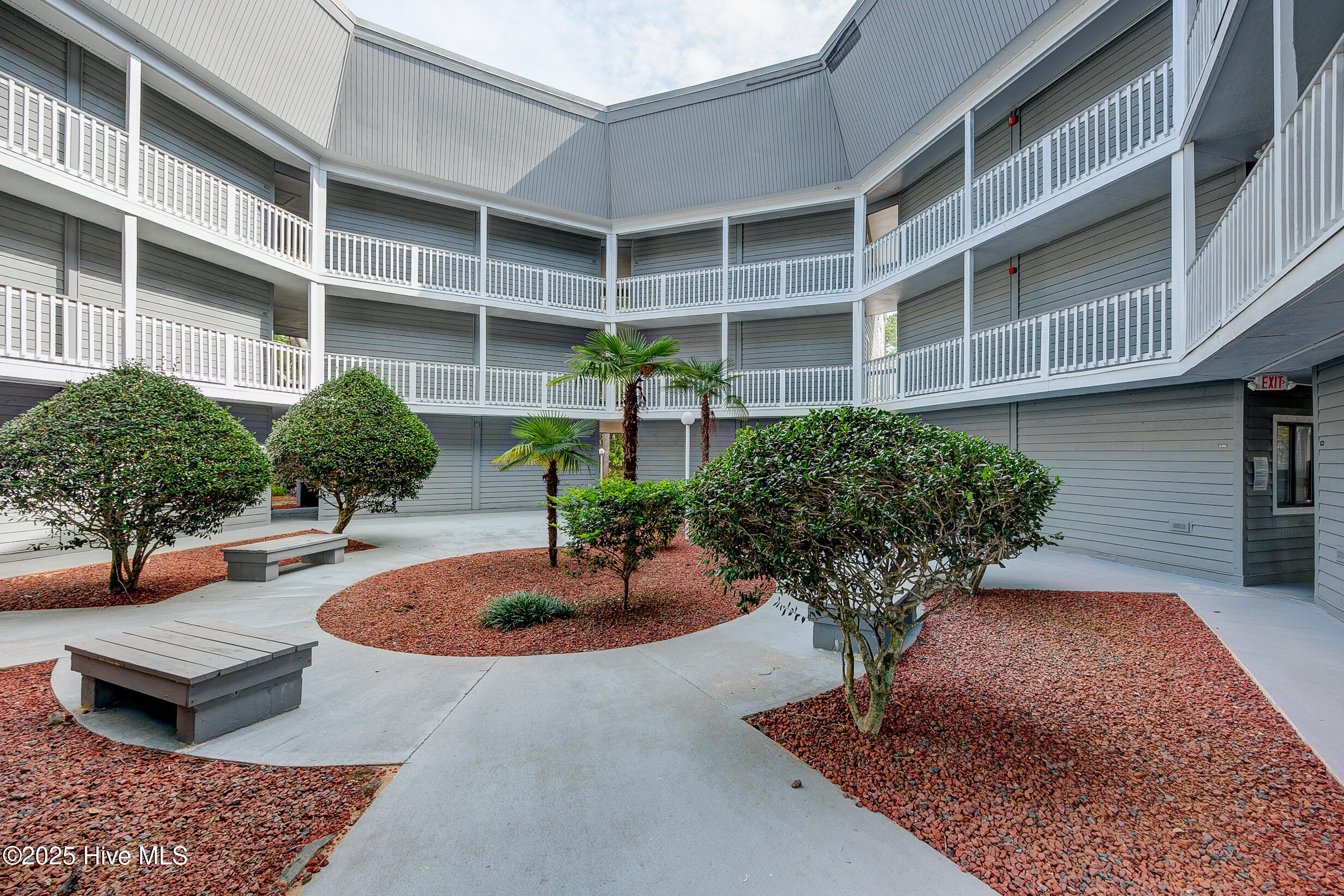 100535868 | Photo 10