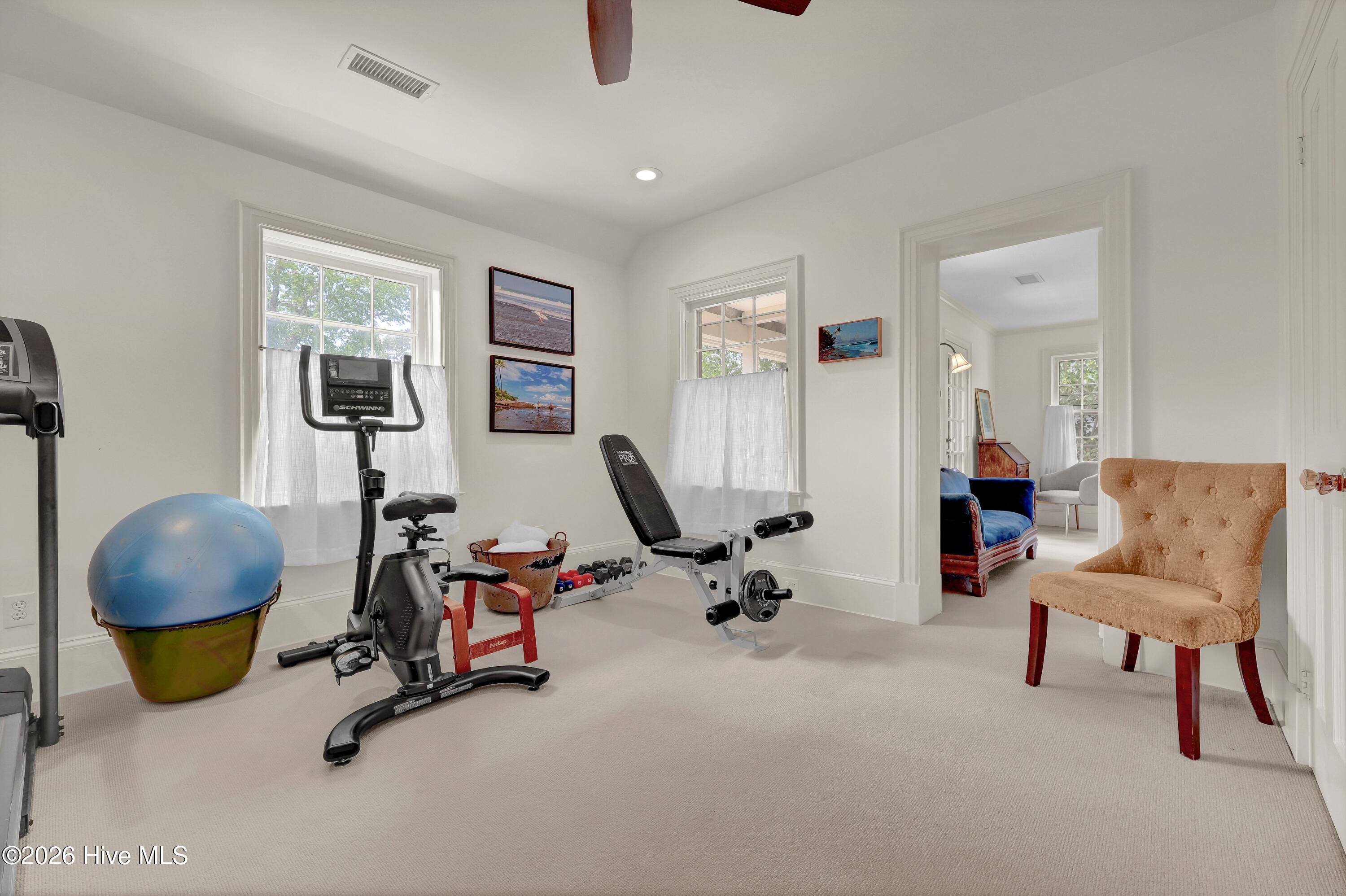 100570649 | Photo 36