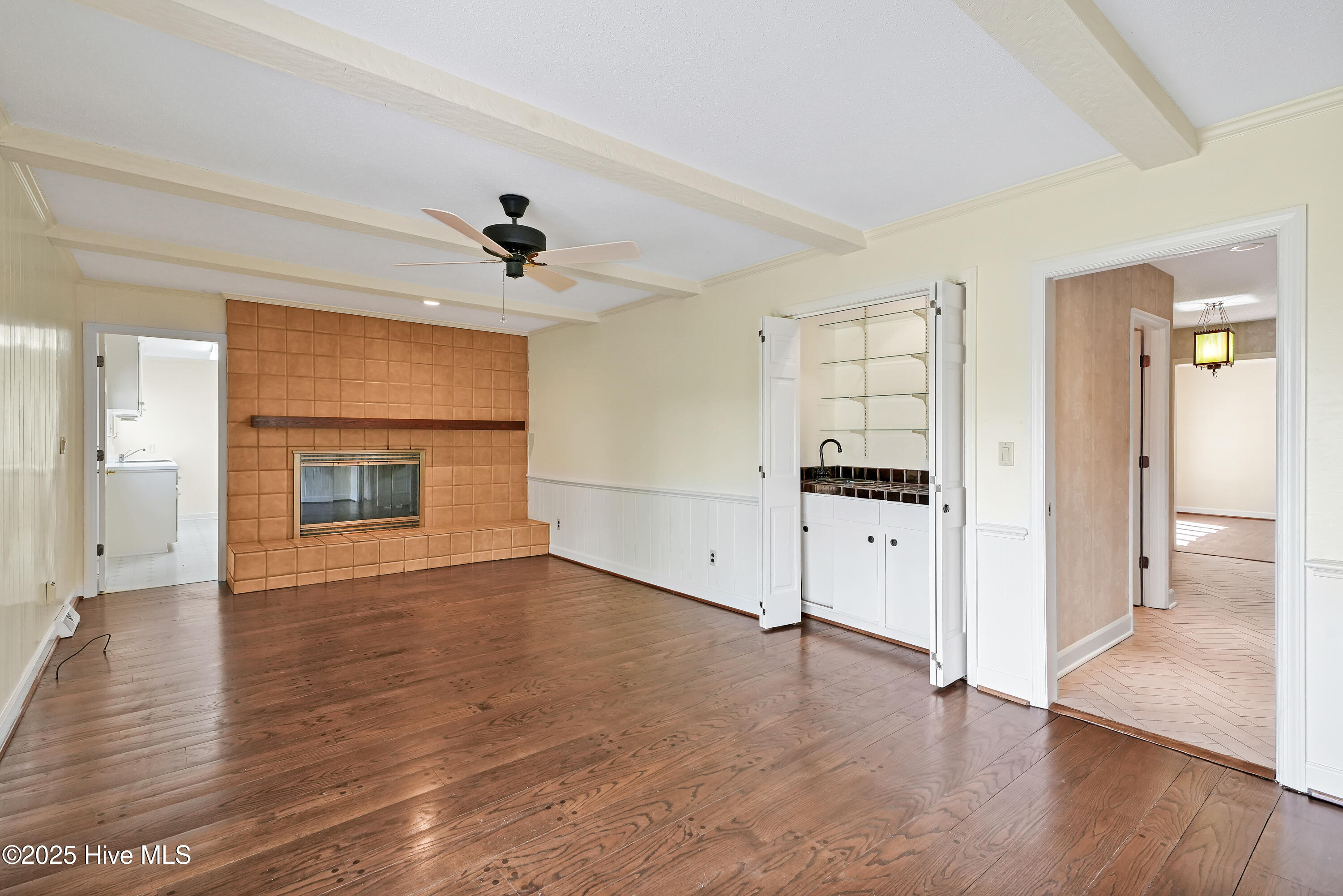 906RobertELeeDrive-19