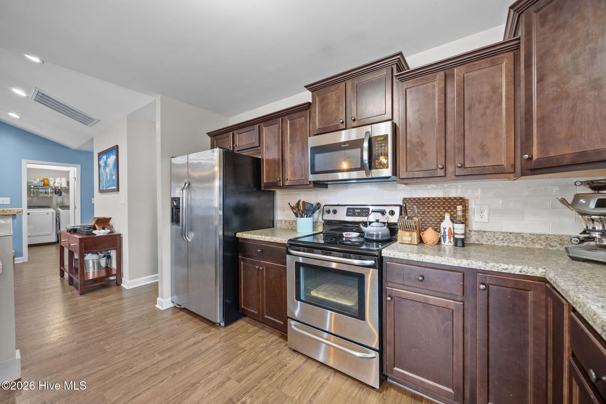 100557162 | Photo 15