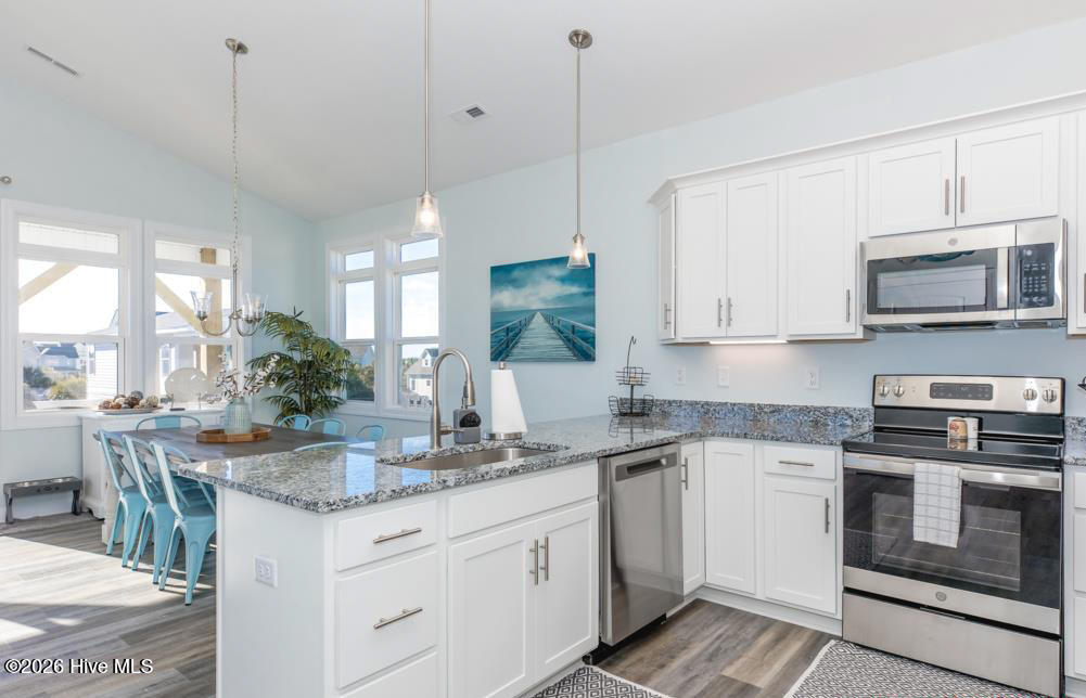 100567605 | Photo 13