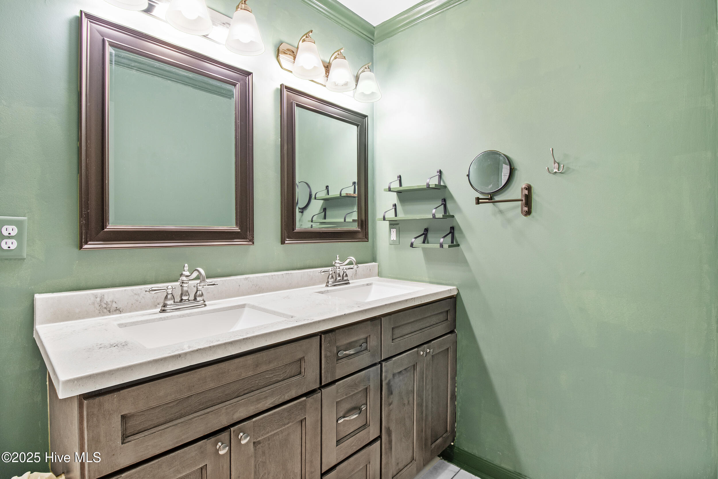 100528550 | Photo 30