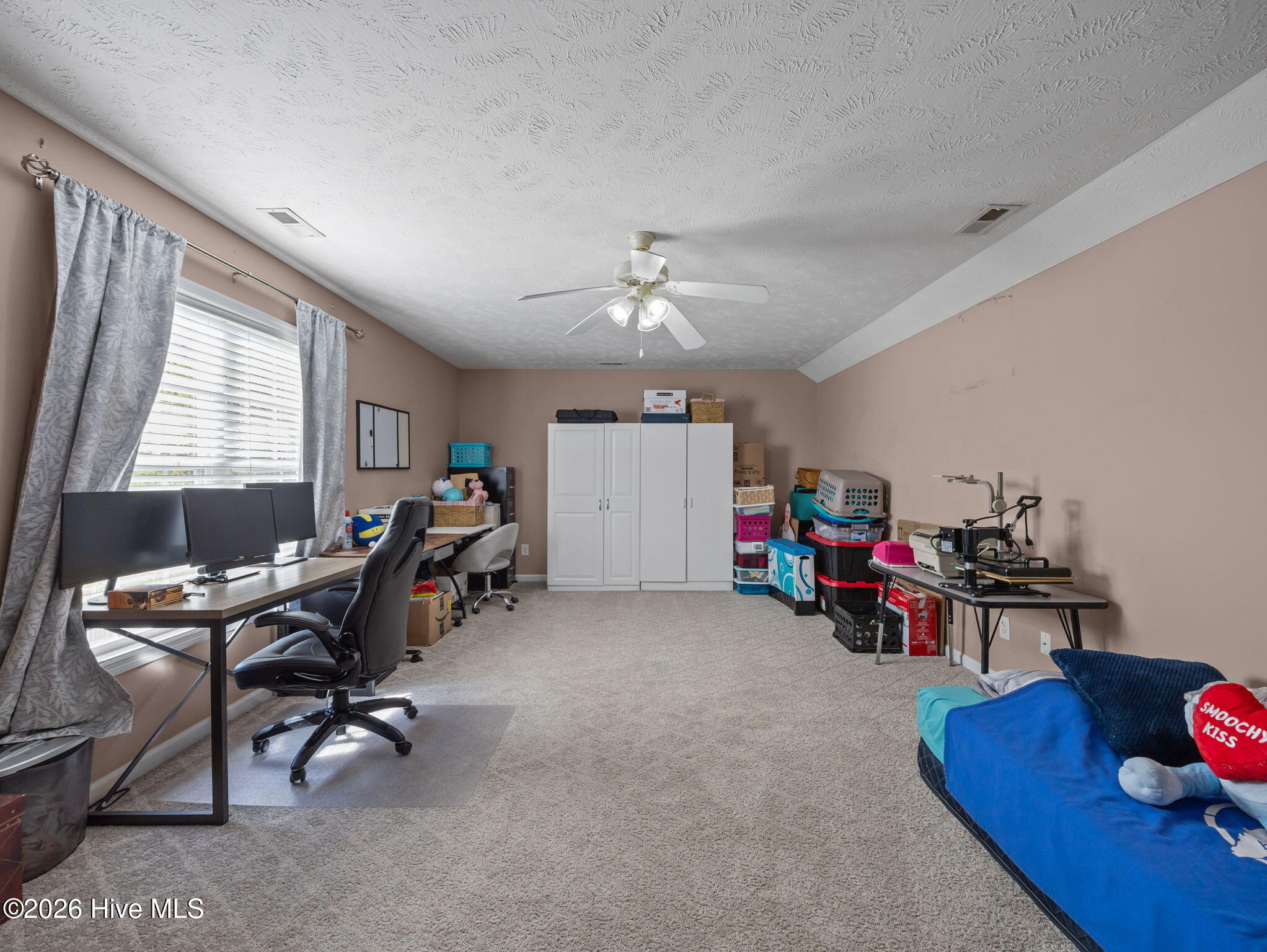 100566788 | Photo 34