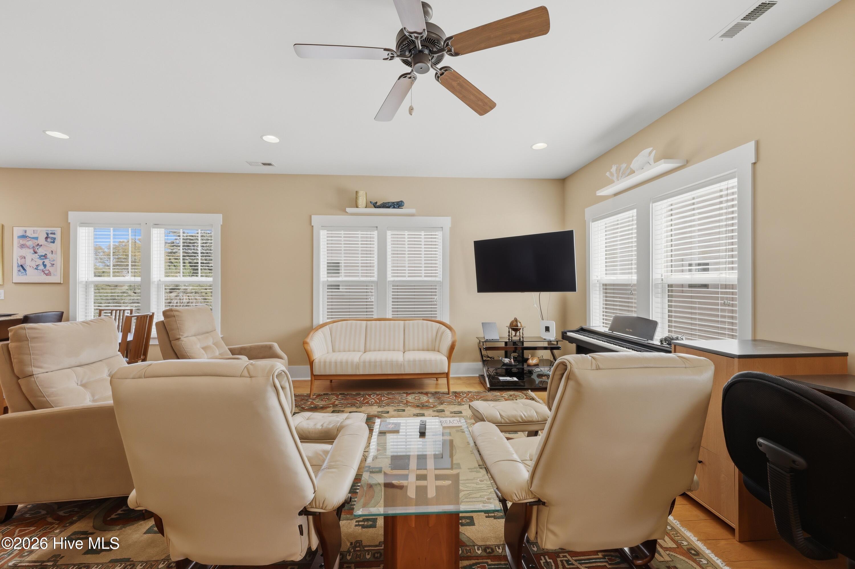 100566755 | Photo 16