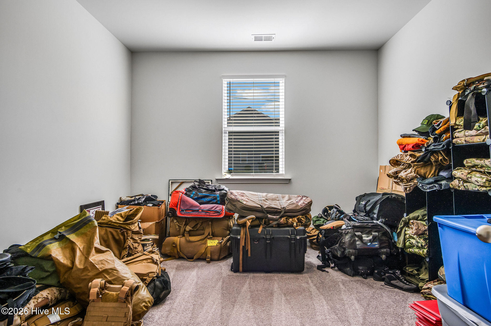 100562701 | Photo 44