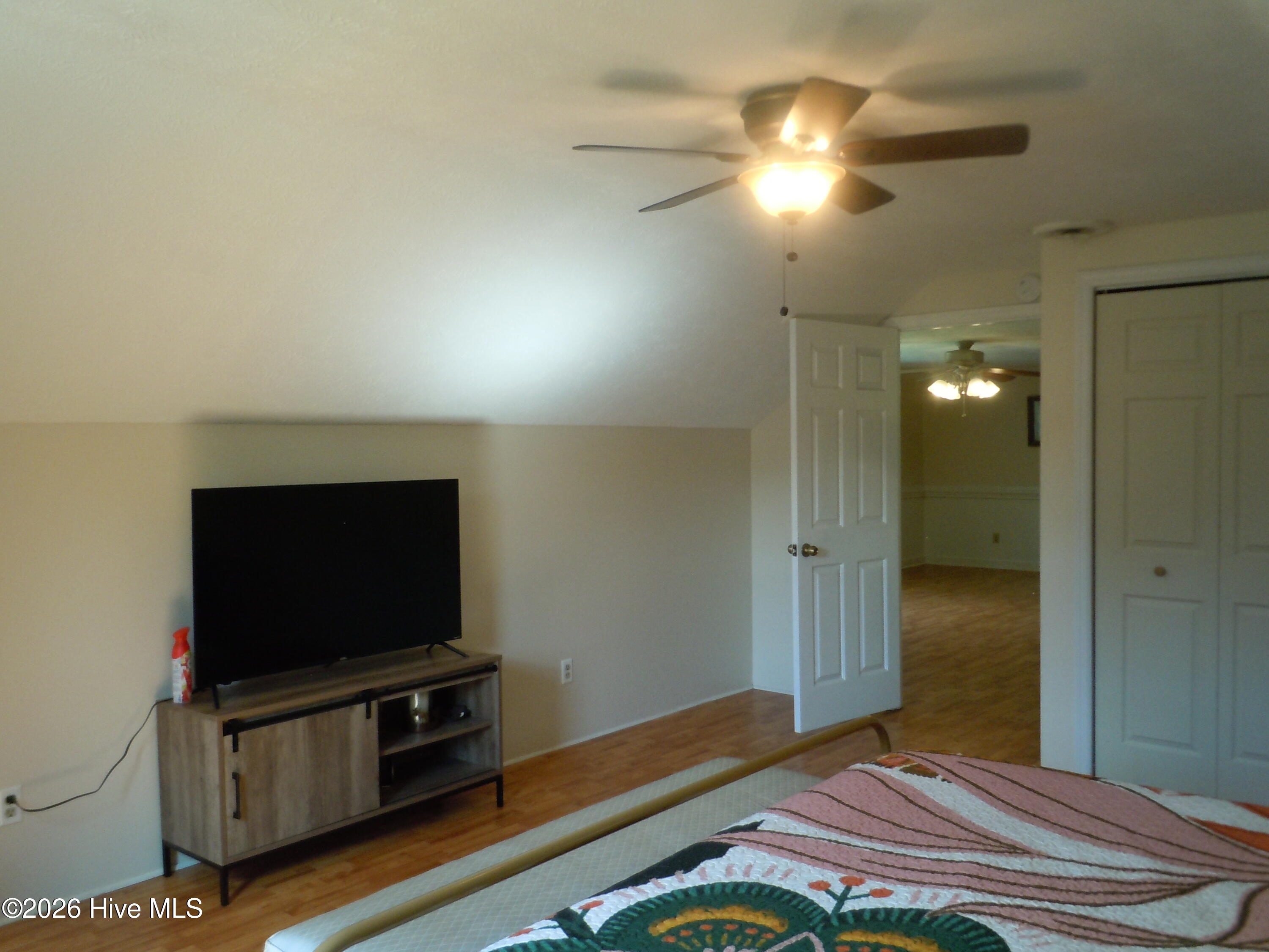 100565129 | Photo 49