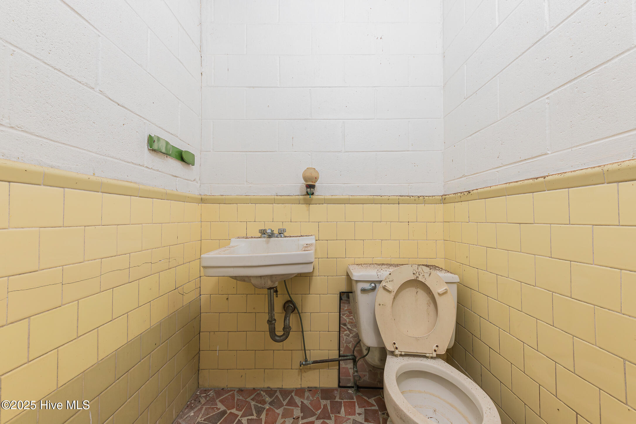 100523491 | Photo 42