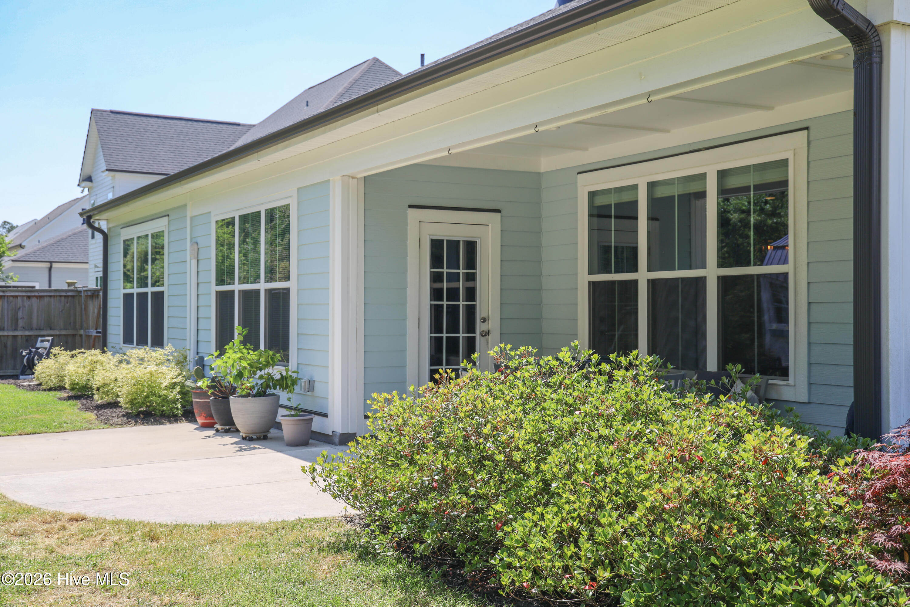 100567915 | Photo 97