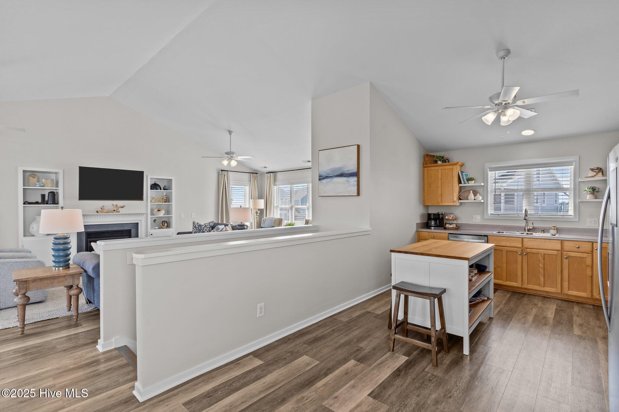 100529383 | Photo 11