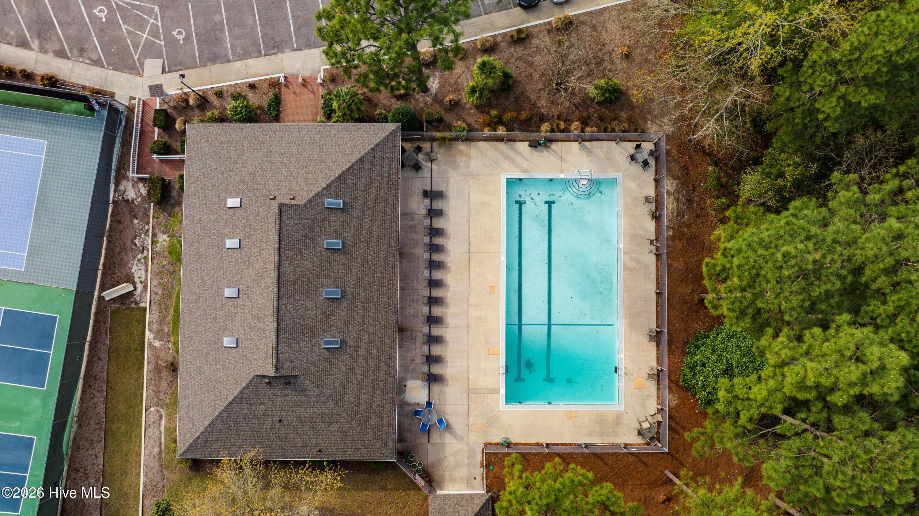 100560889 | Photo 38