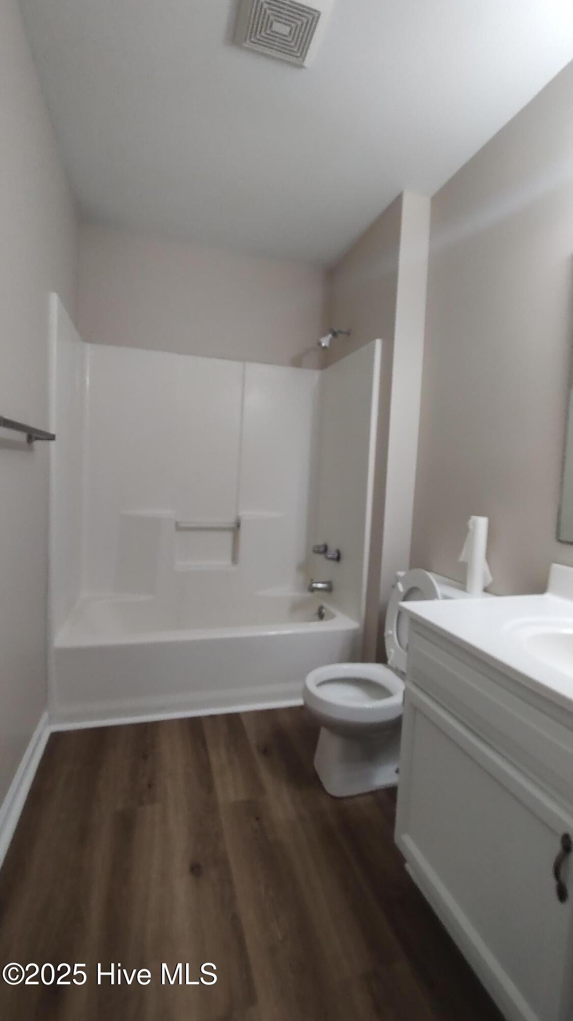 100540049 | Photo 11