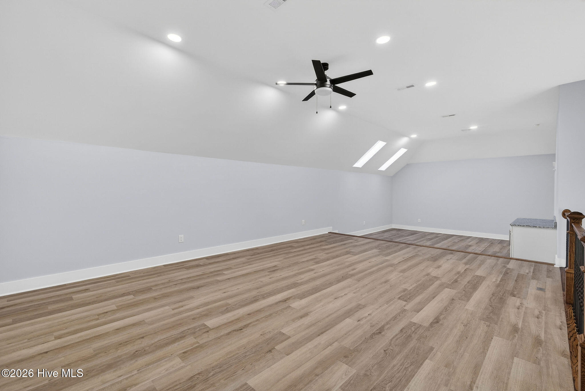 100548792 | Photo 66