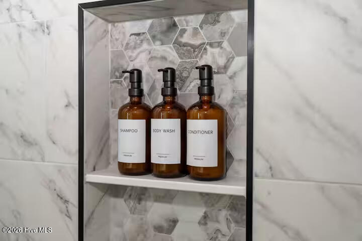 100562028 | Photo 36