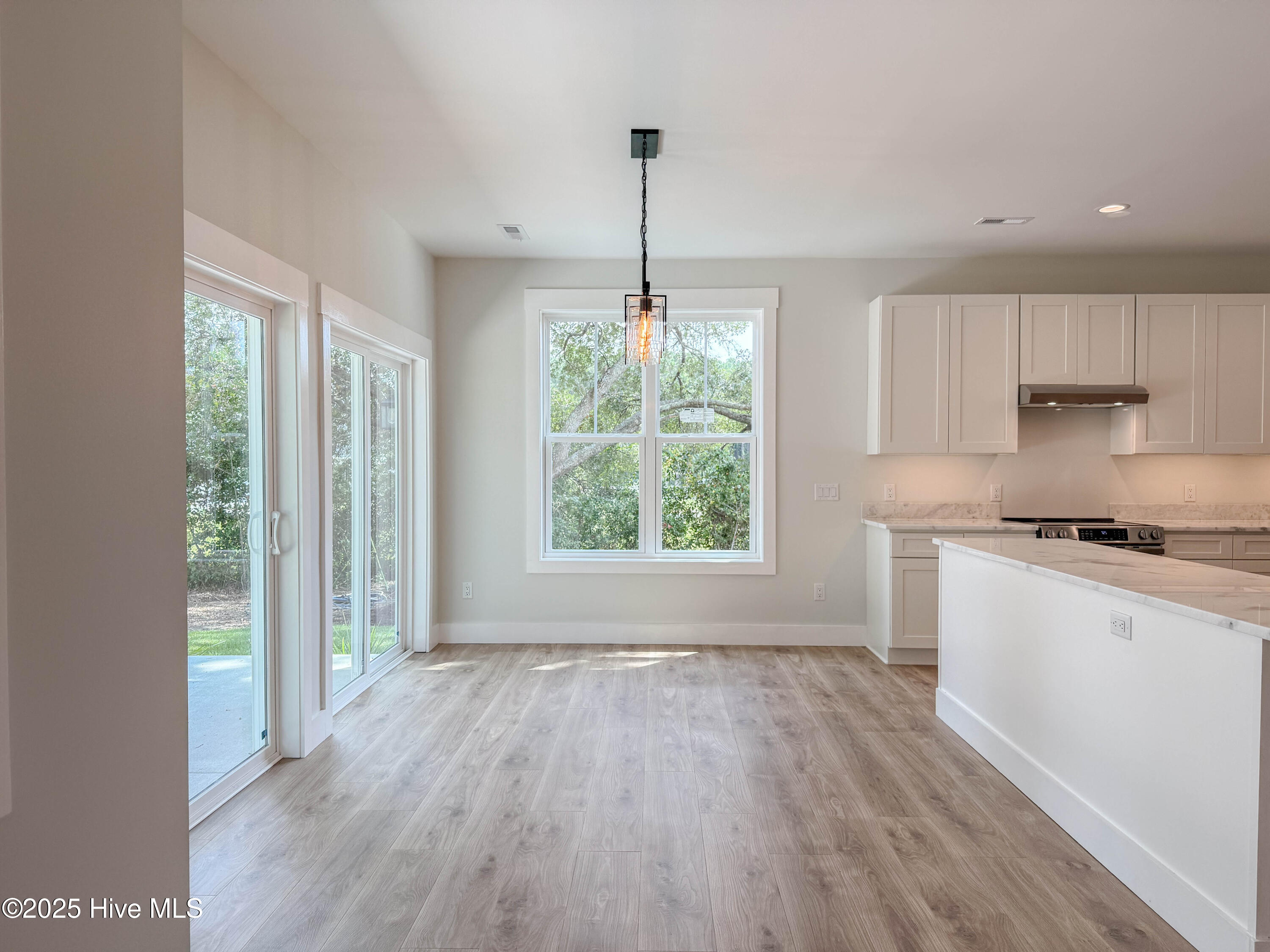 100559768 | Photo 16