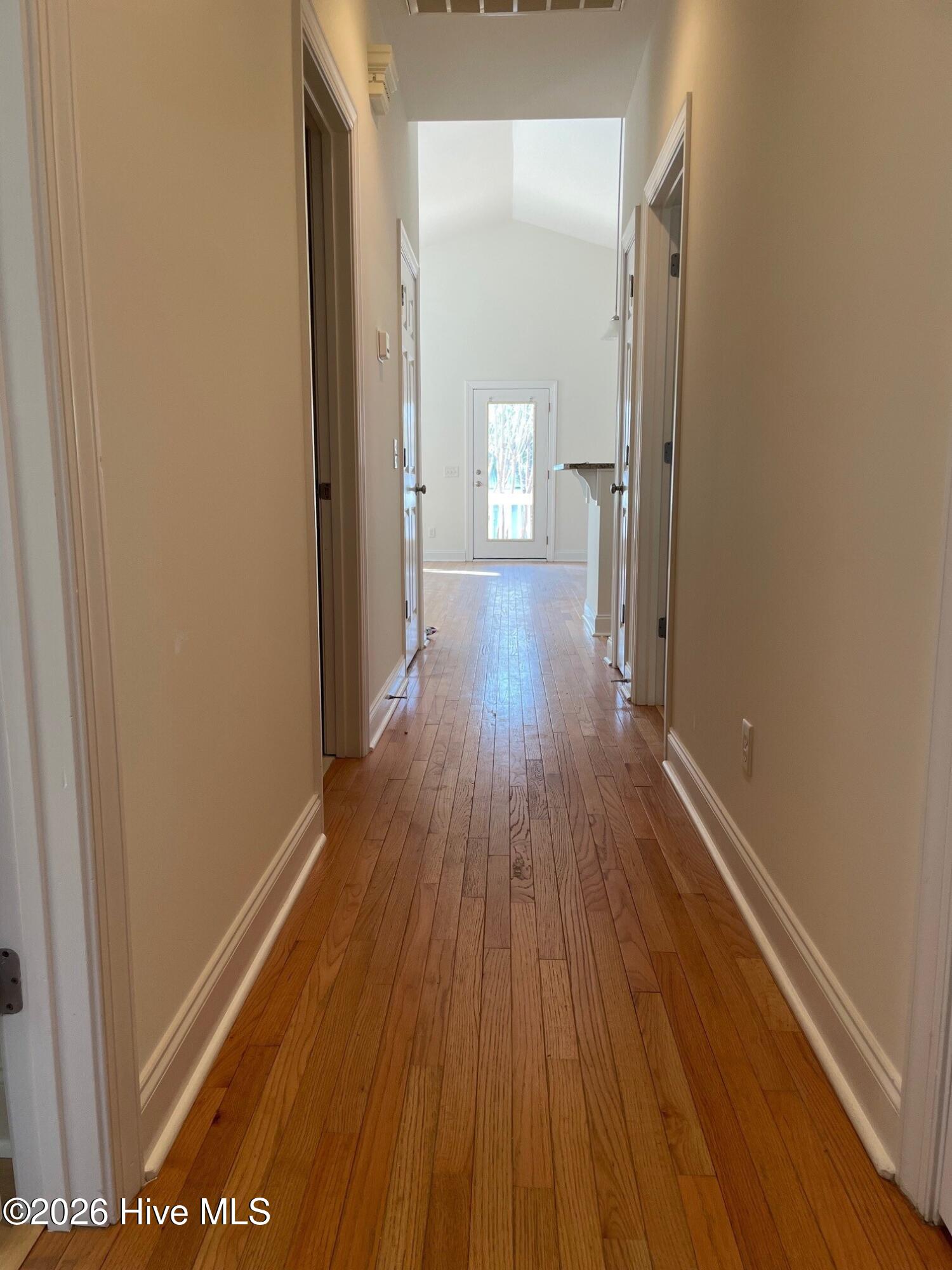 100534770 | Photo 44