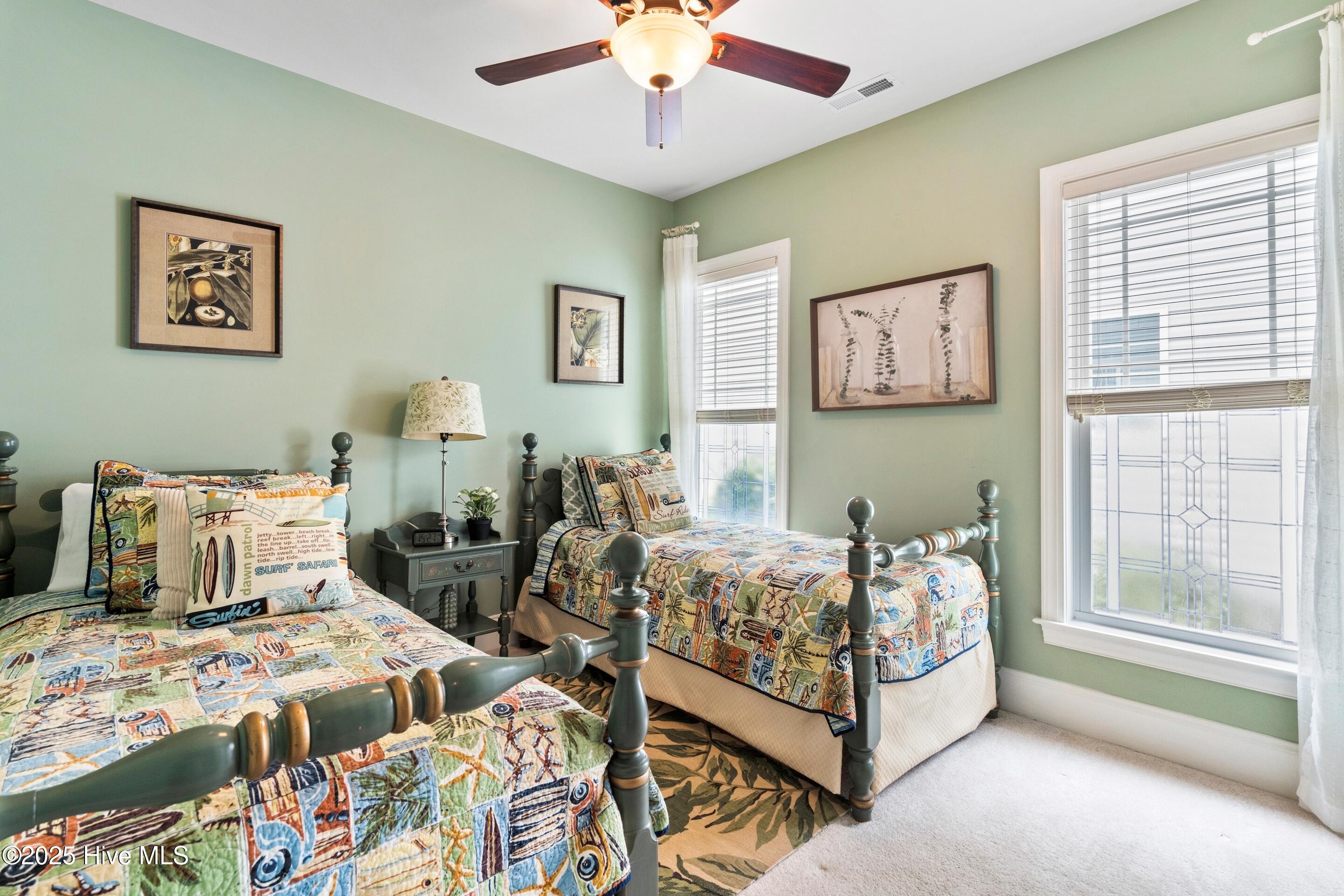 100525982 | Photo 45