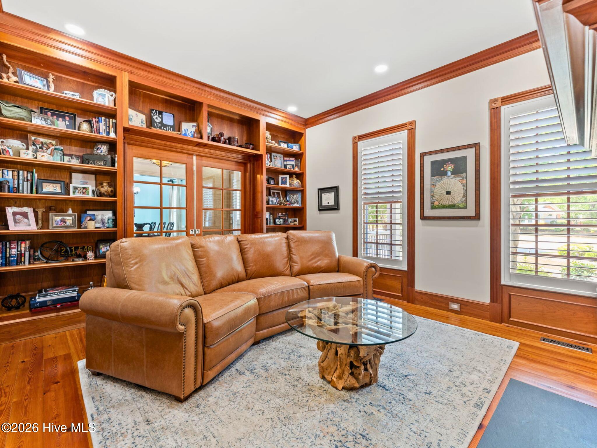 100568629 | Photo 24